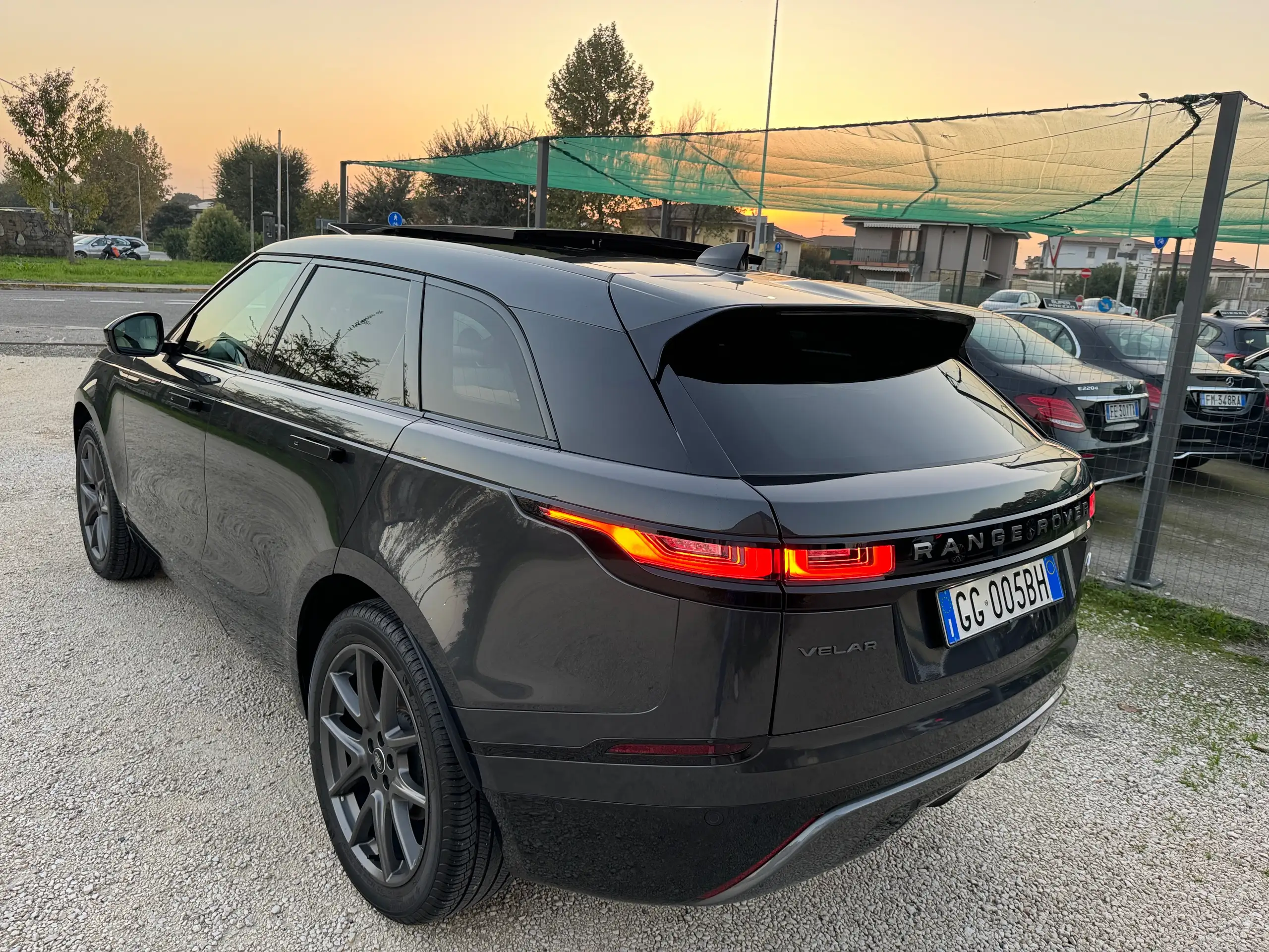 Land Rover - Range Rover Velar