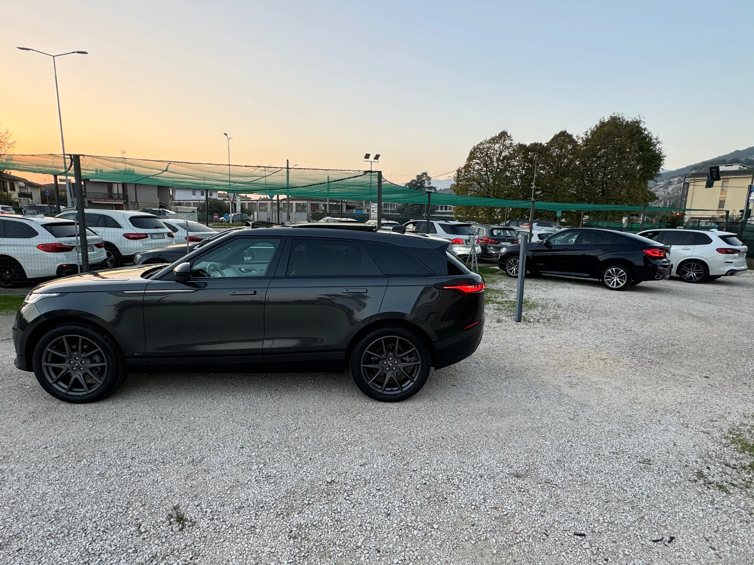 Land Rover - Range Rover Velar