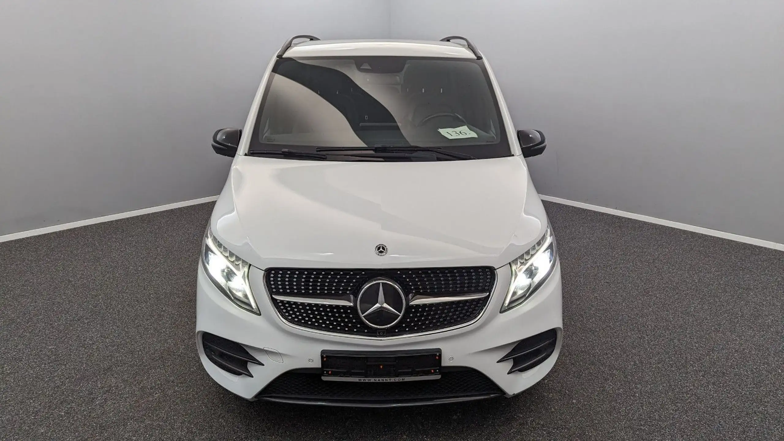 Mercedes-Benz - V 300