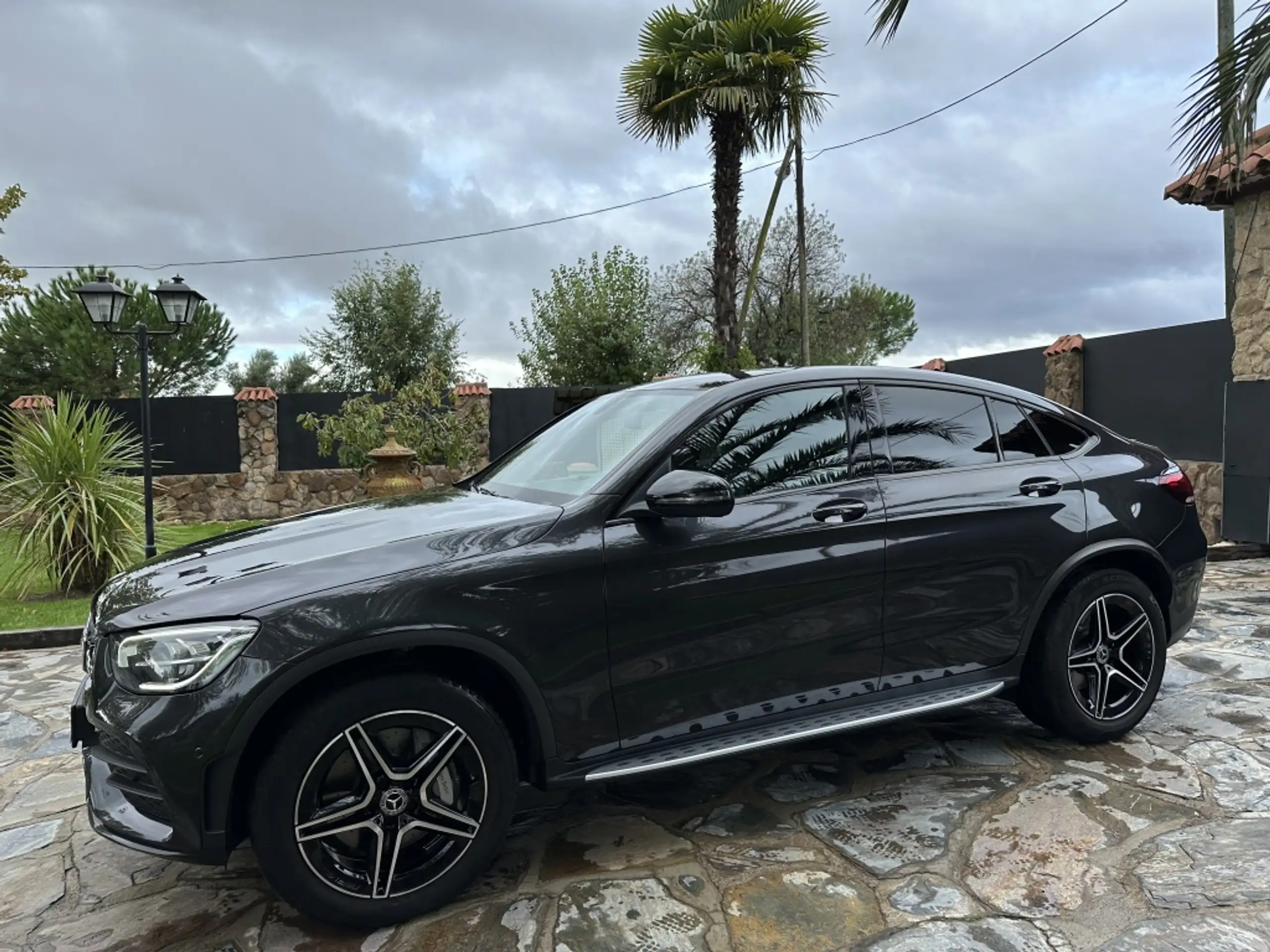 Mercedes-Benz - GLC 220