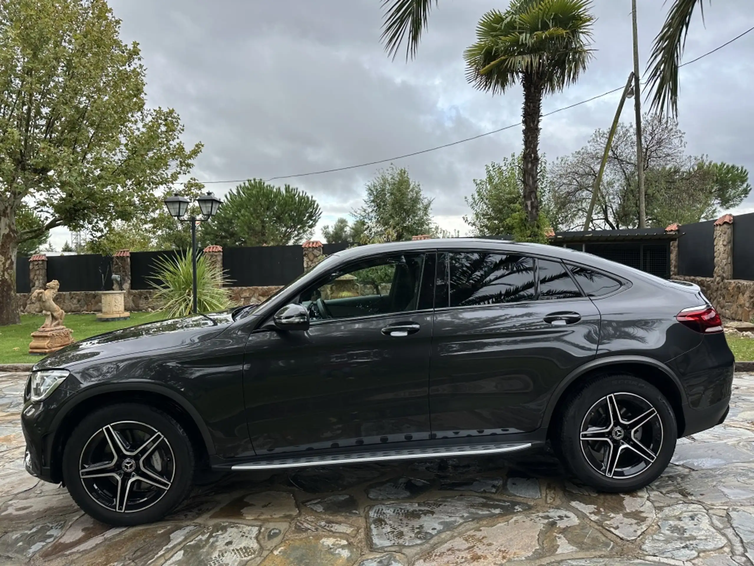 Mercedes-Benz - GLC 220