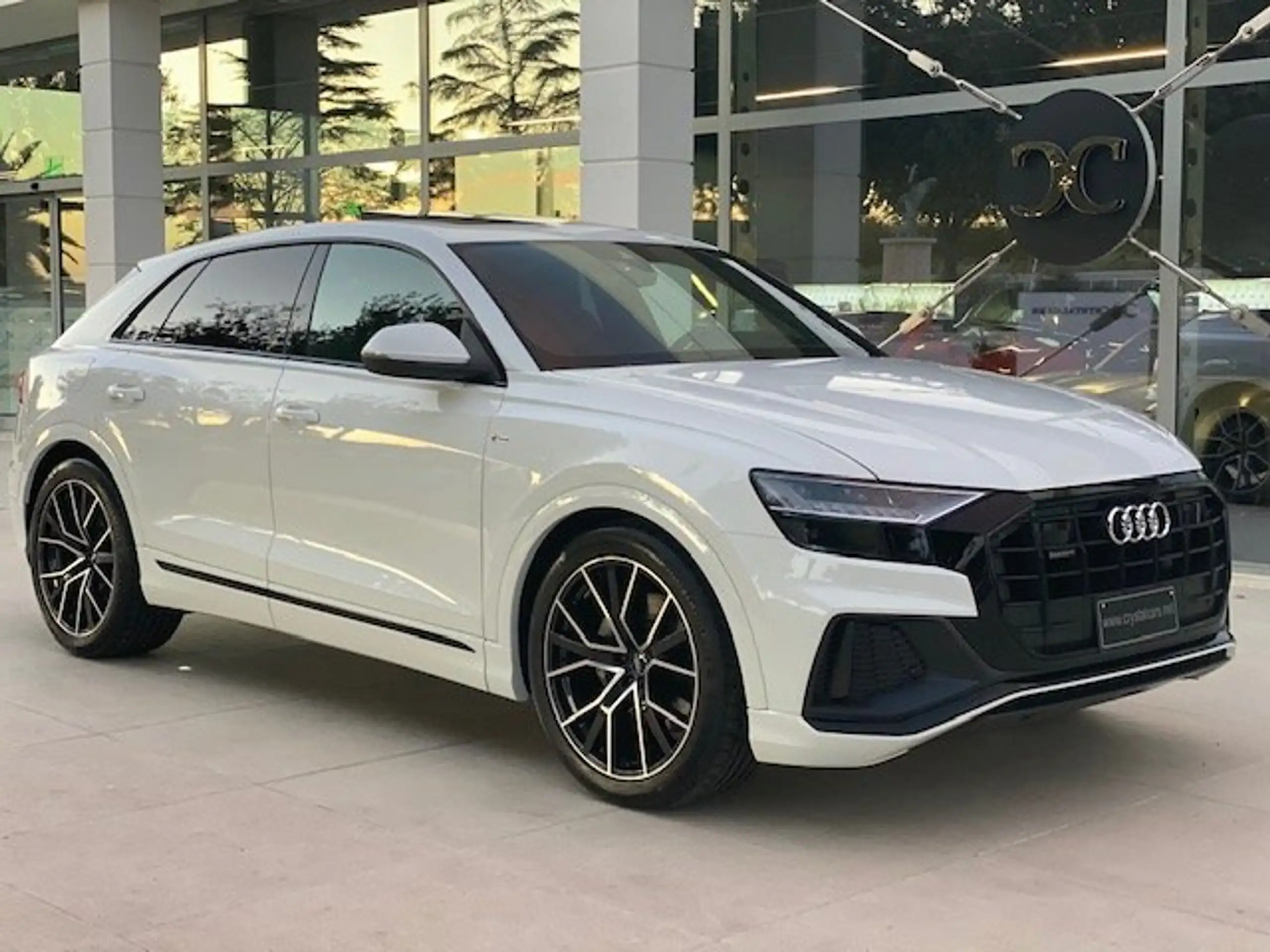 Audi - Q8