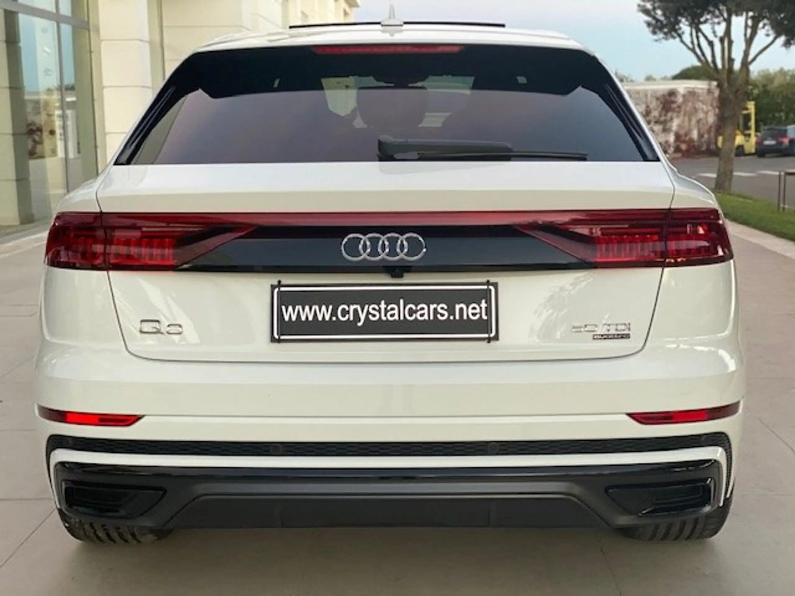 Audi - Q8