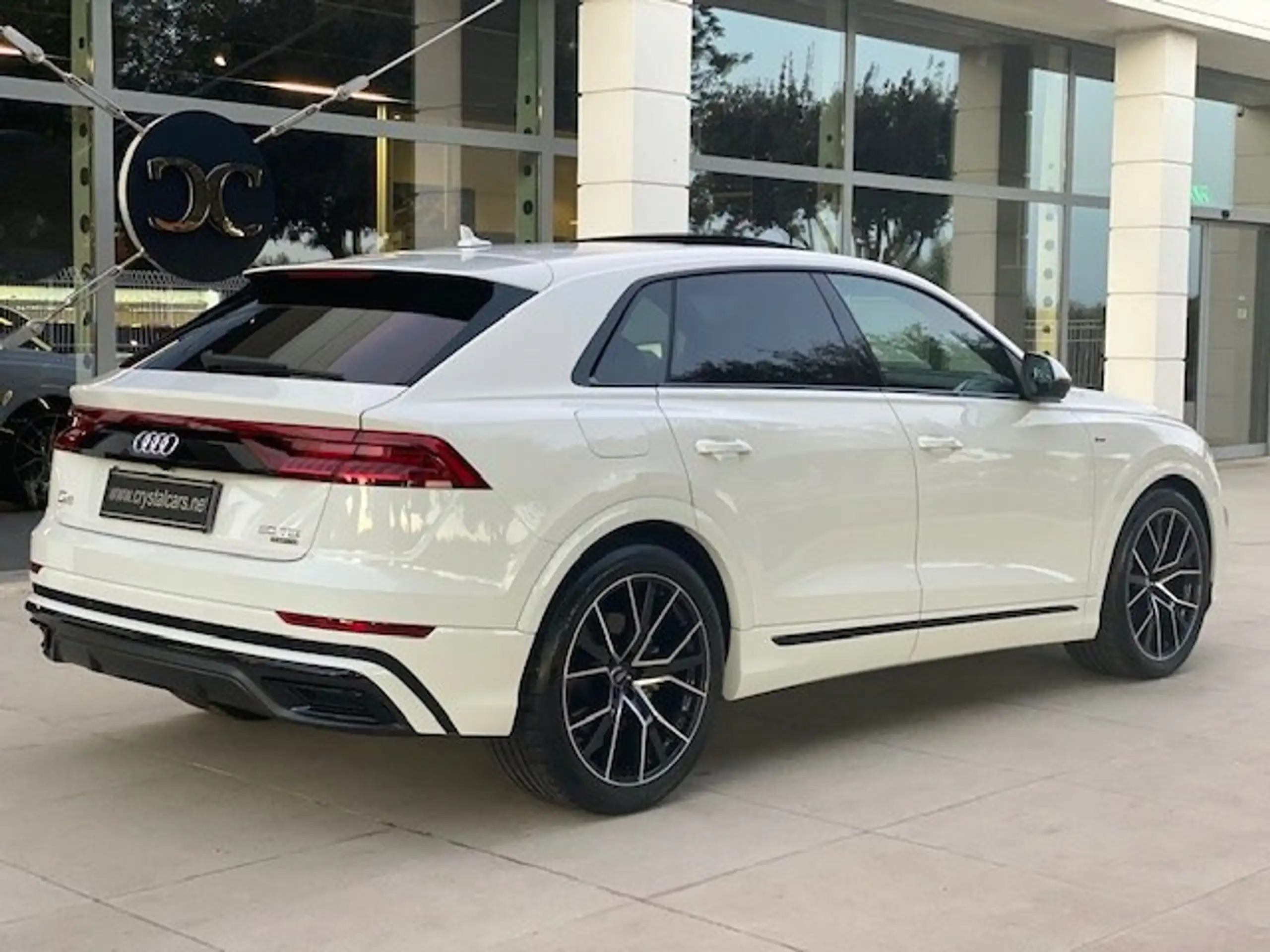 Audi - Q8