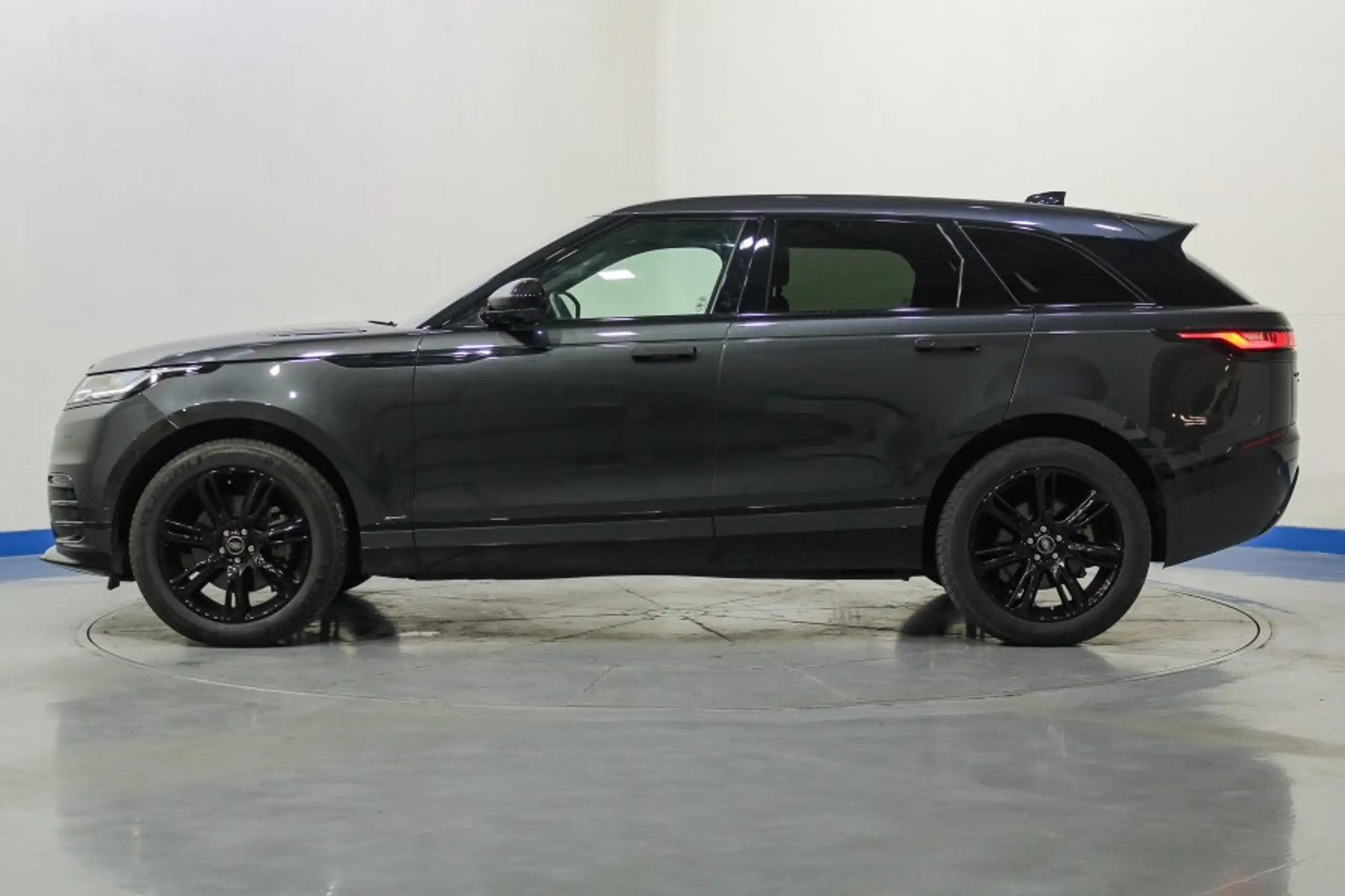 Land Rover - Range Rover Velar