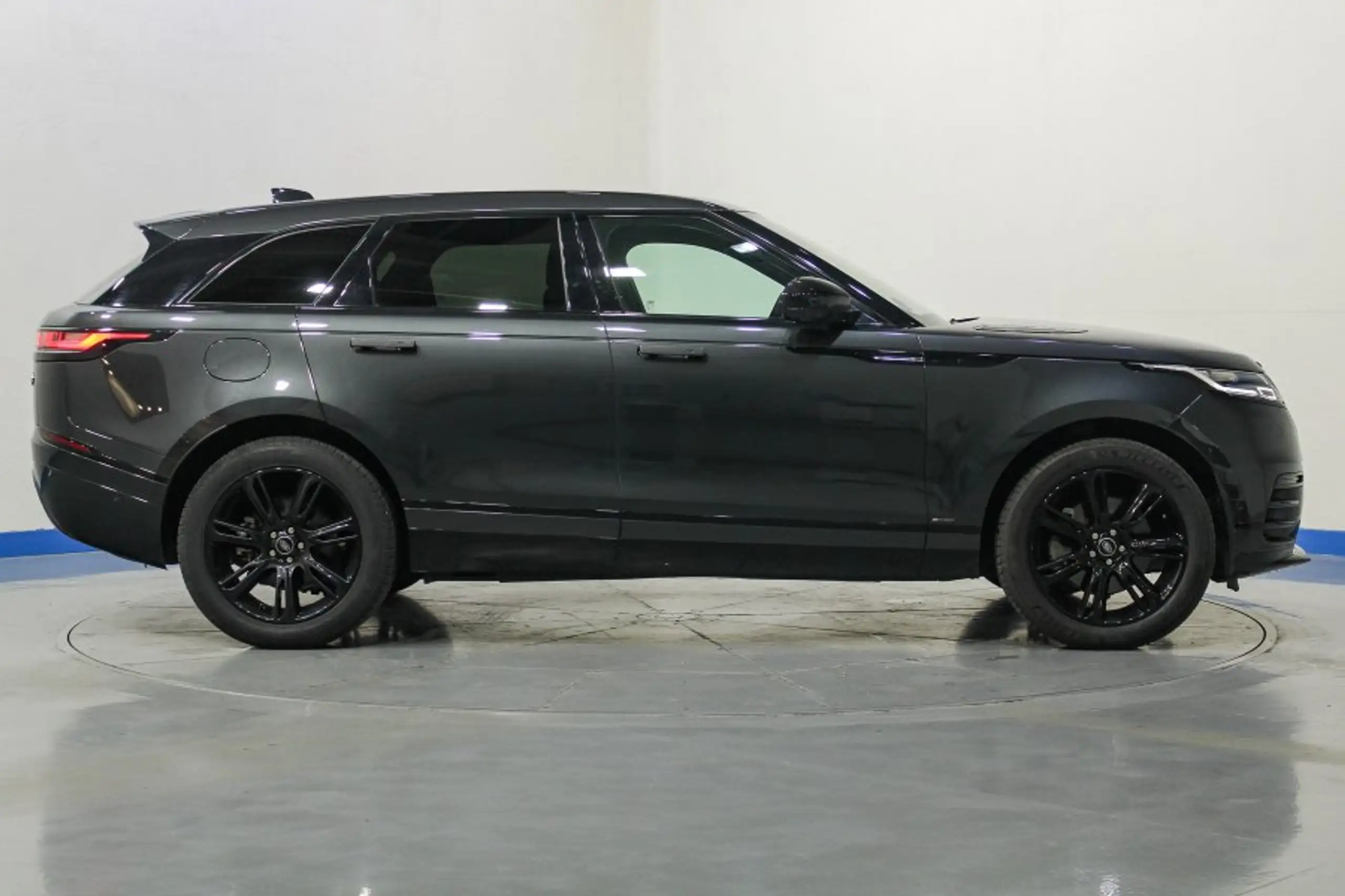 Land Rover - Range Rover Velar