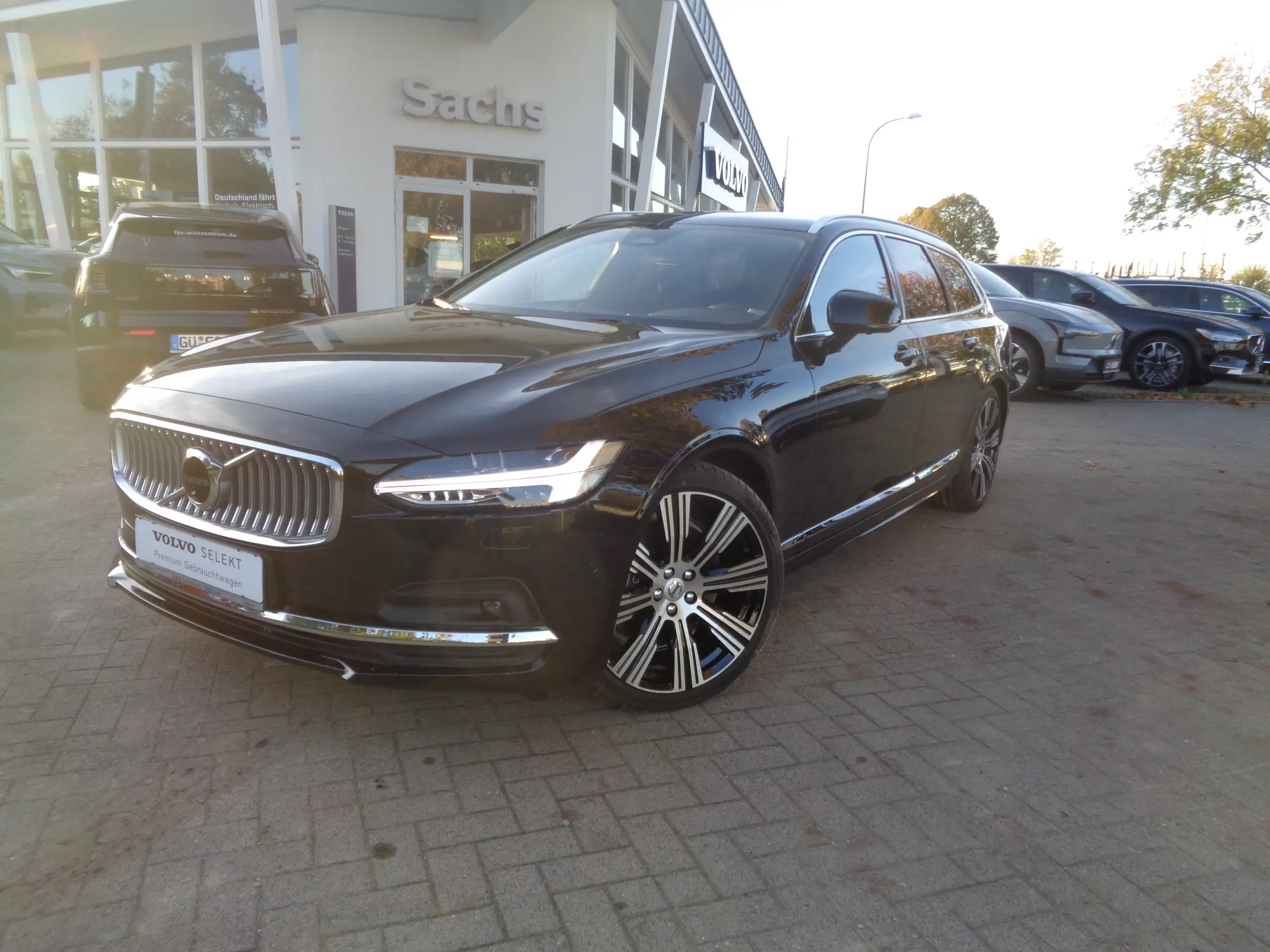 Volvo - V90