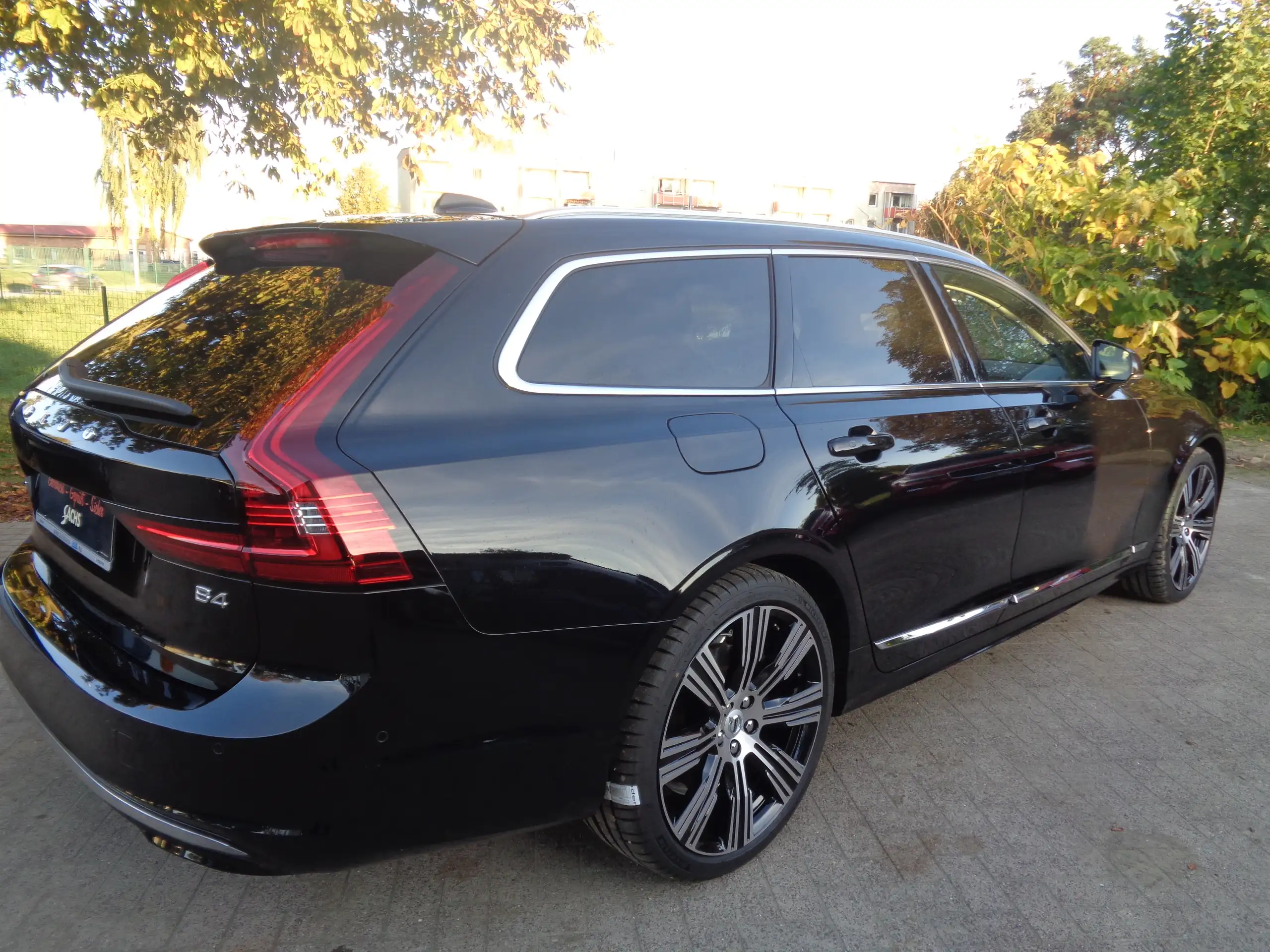 Volvo - V90