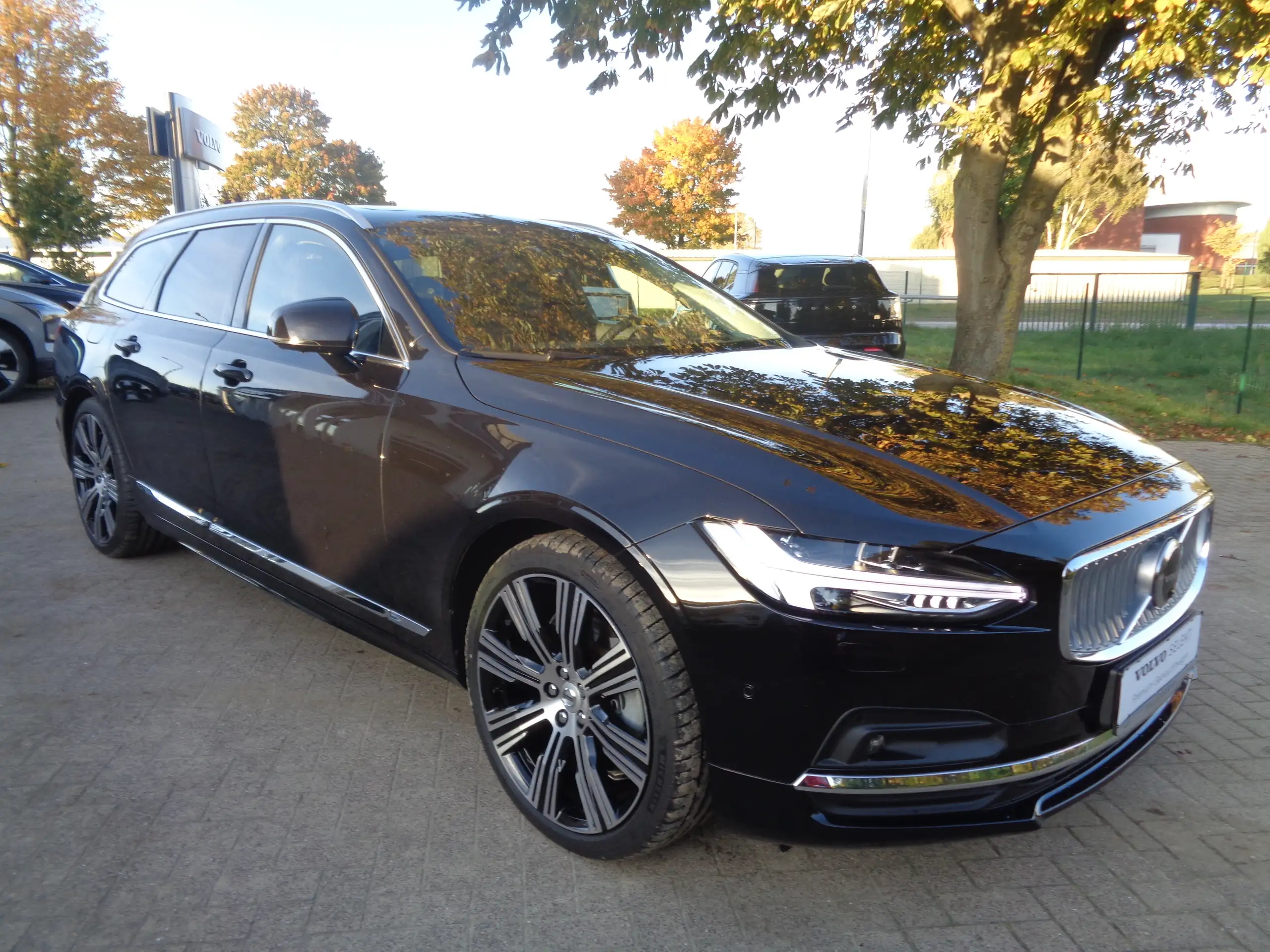 Volvo - V90