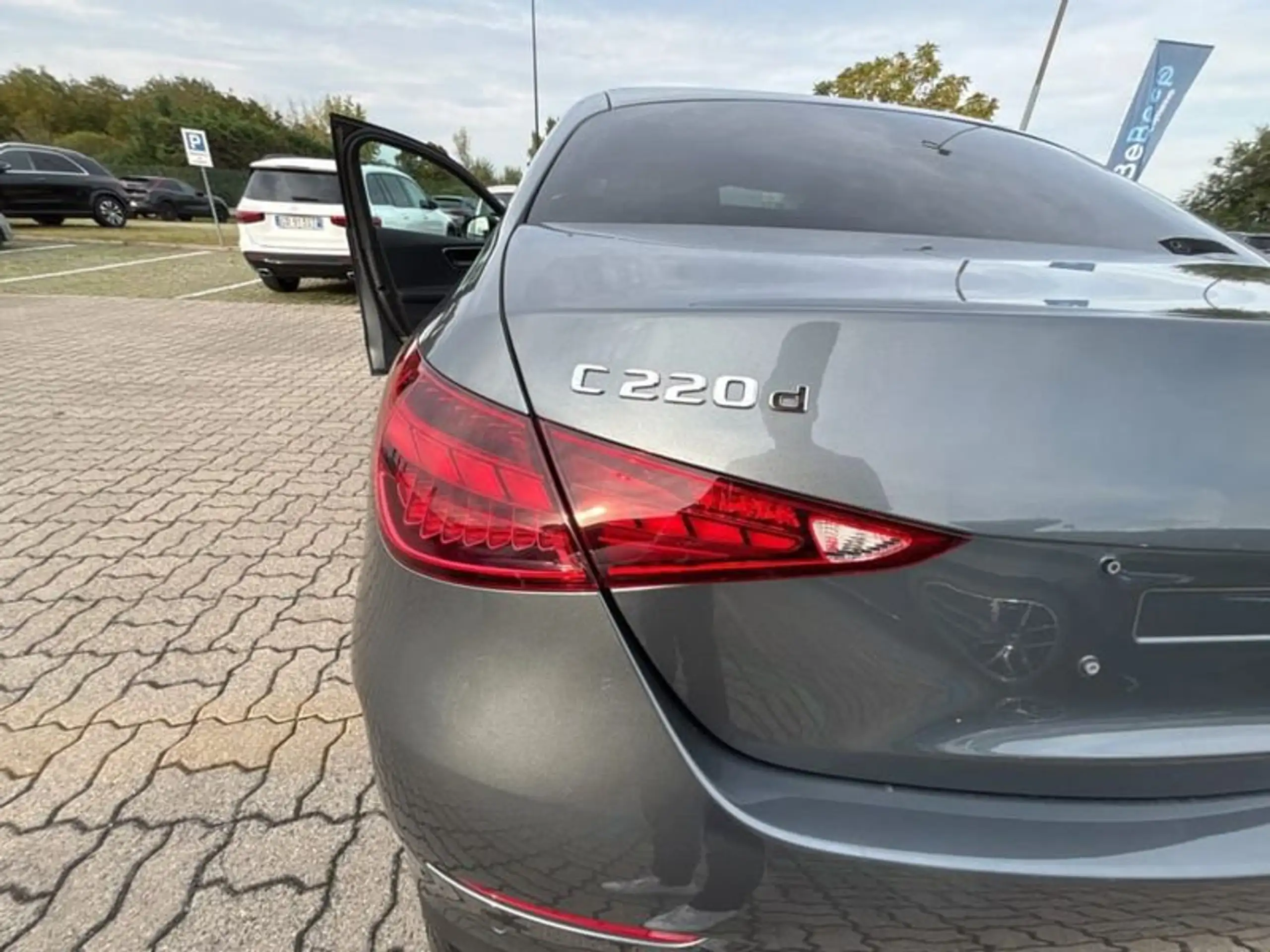 Mercedes-Benz - C 220