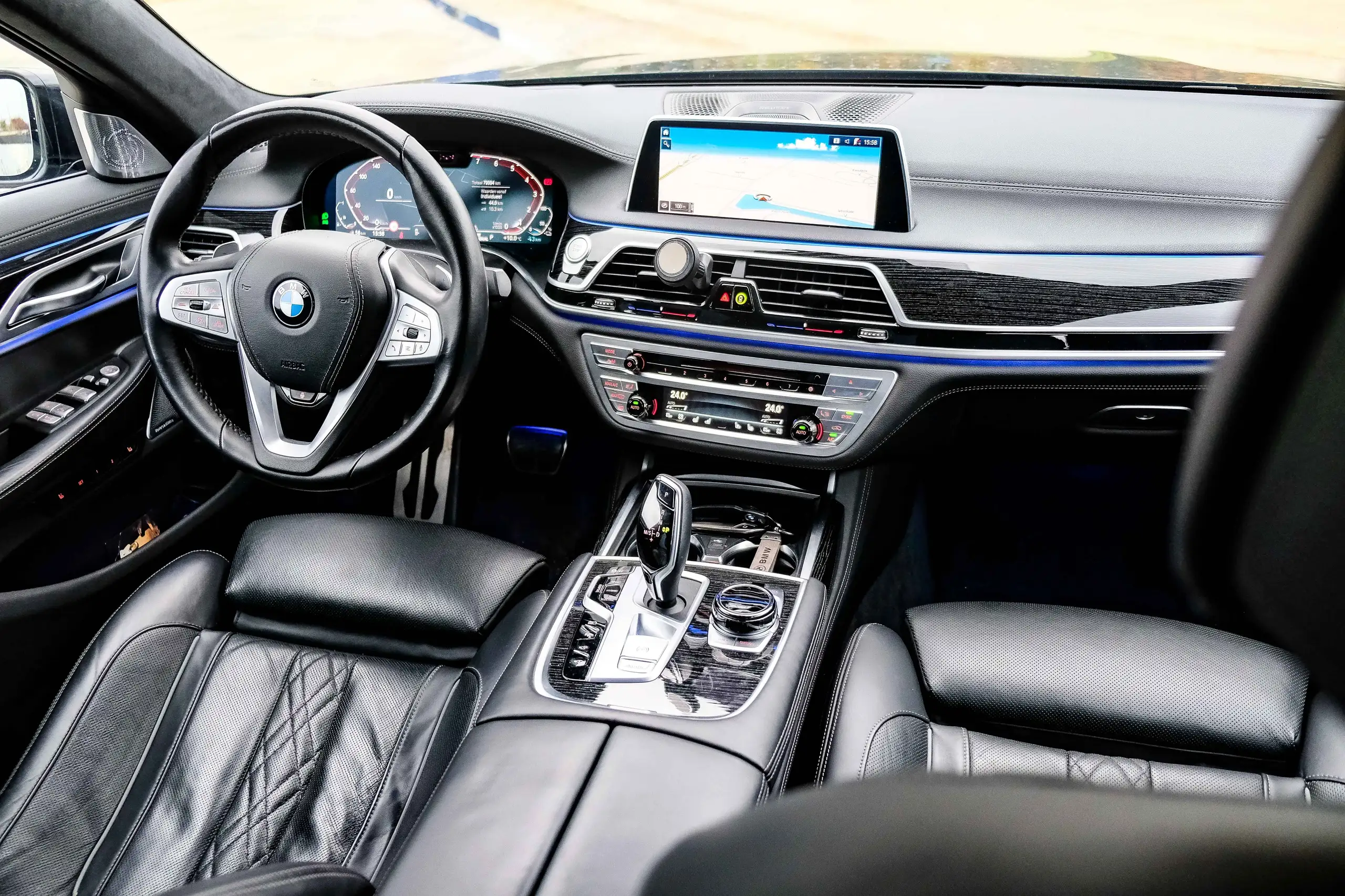 BMW - 745