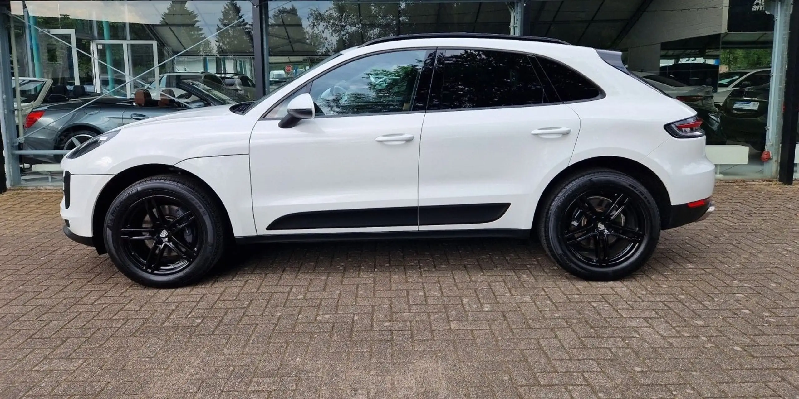 Porsche - Macan