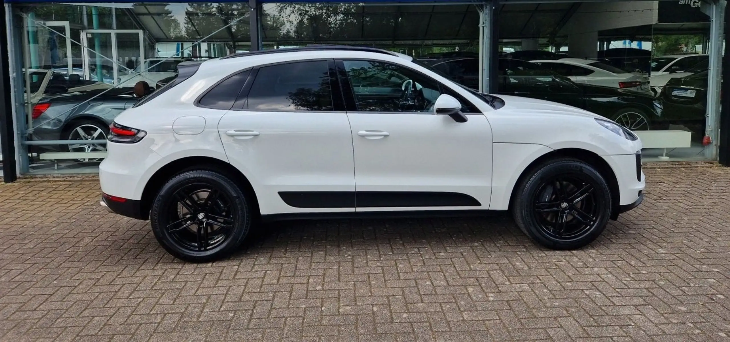 Porsche - Macan