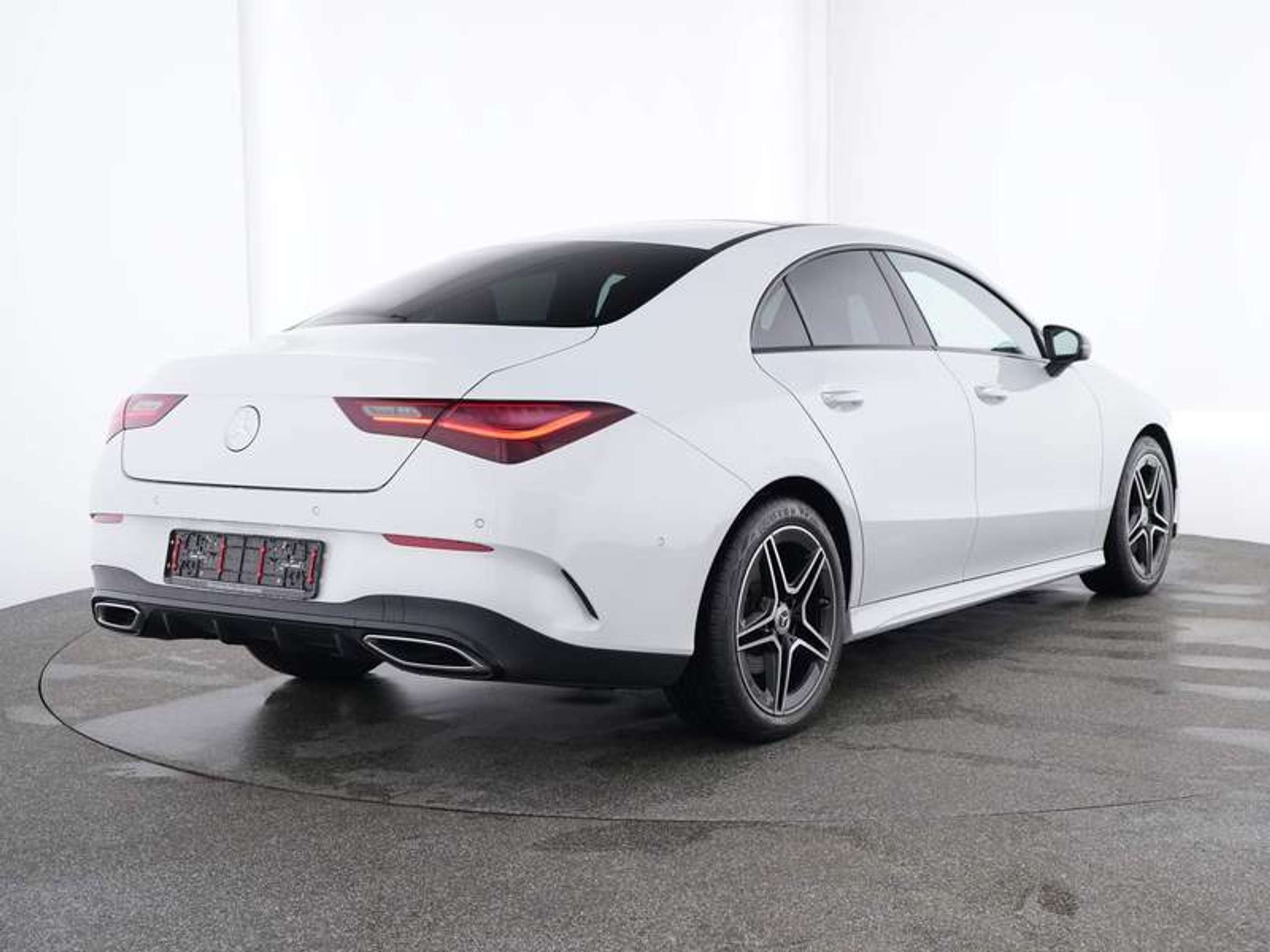 Mercedes-Benz - CLA 200