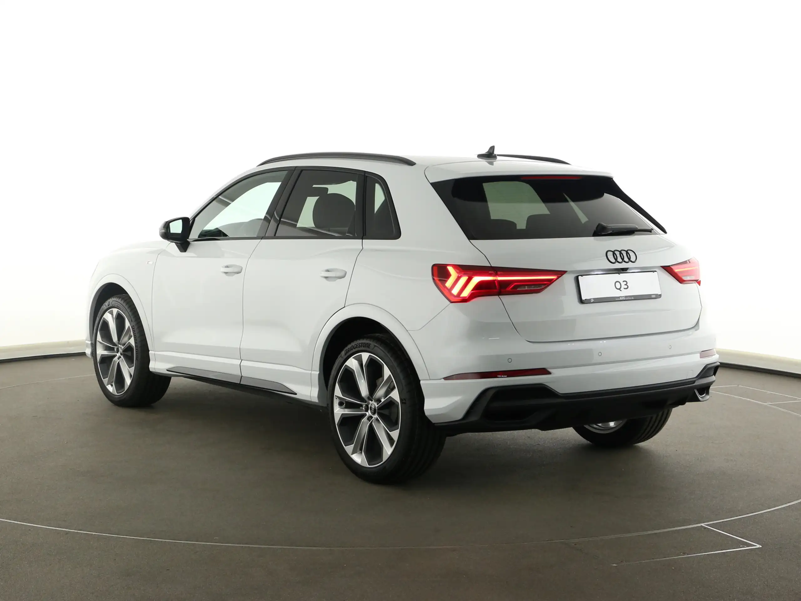 Audi - Q3