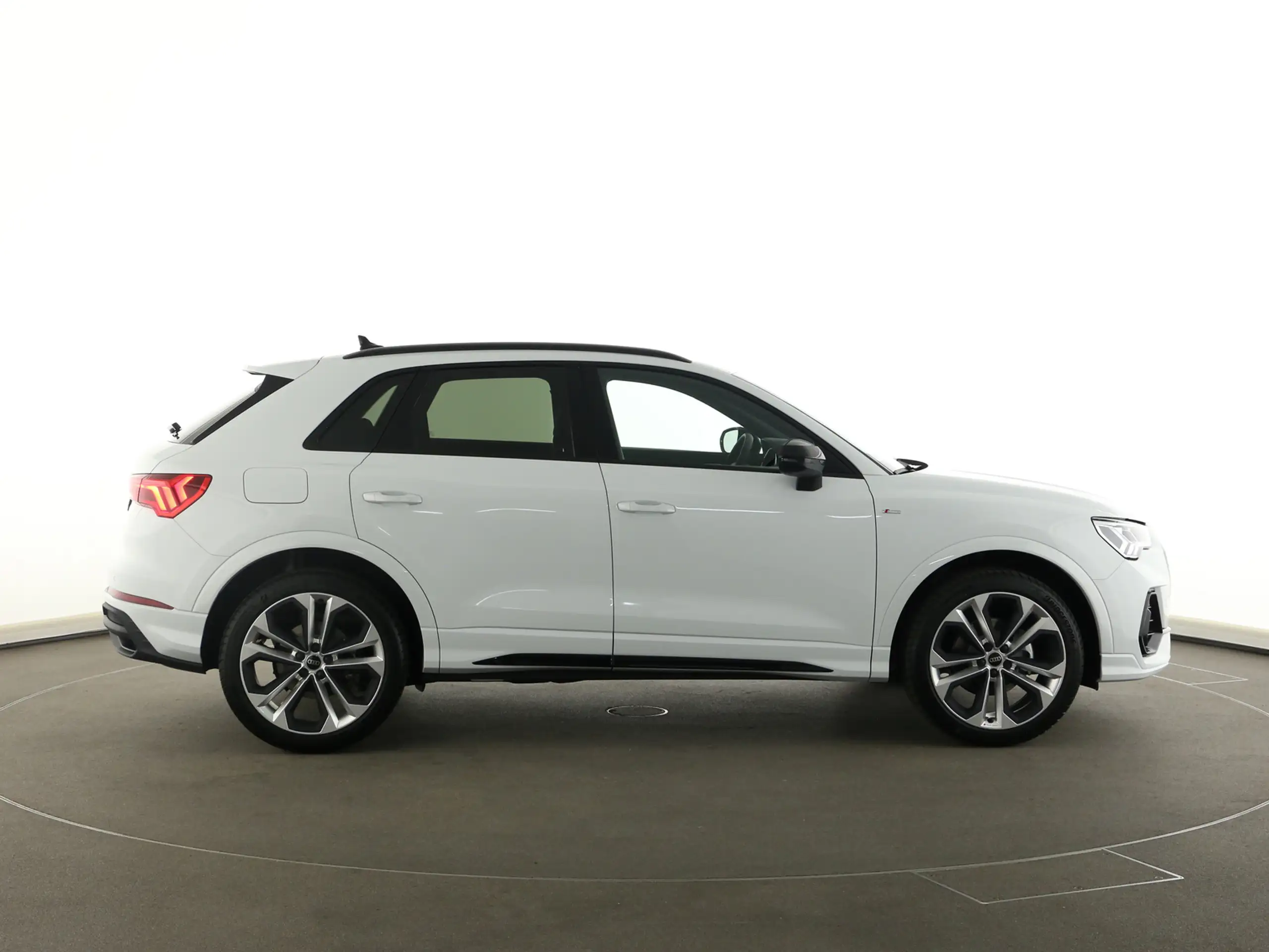 Audi - Q3