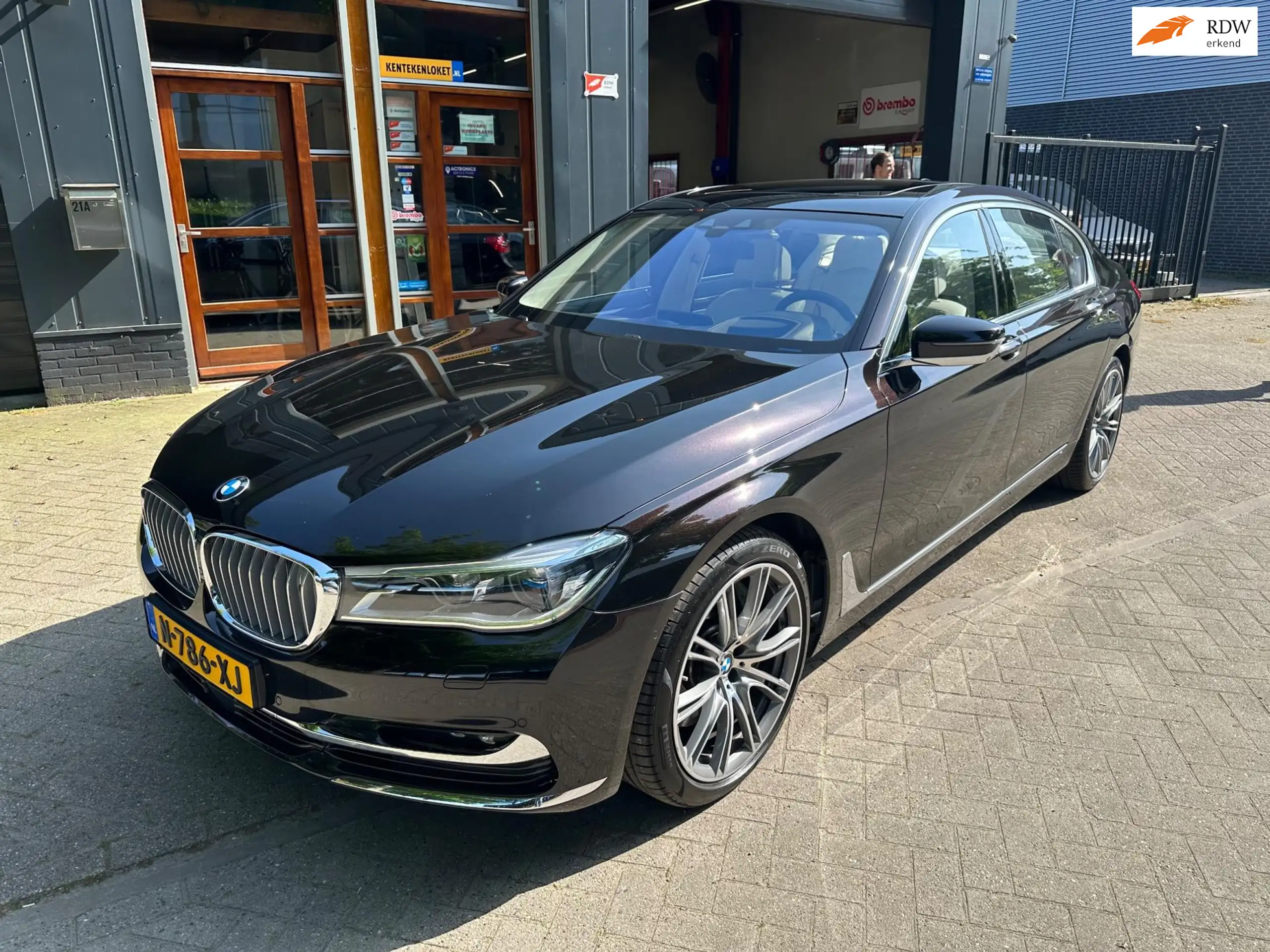 BMW - 750