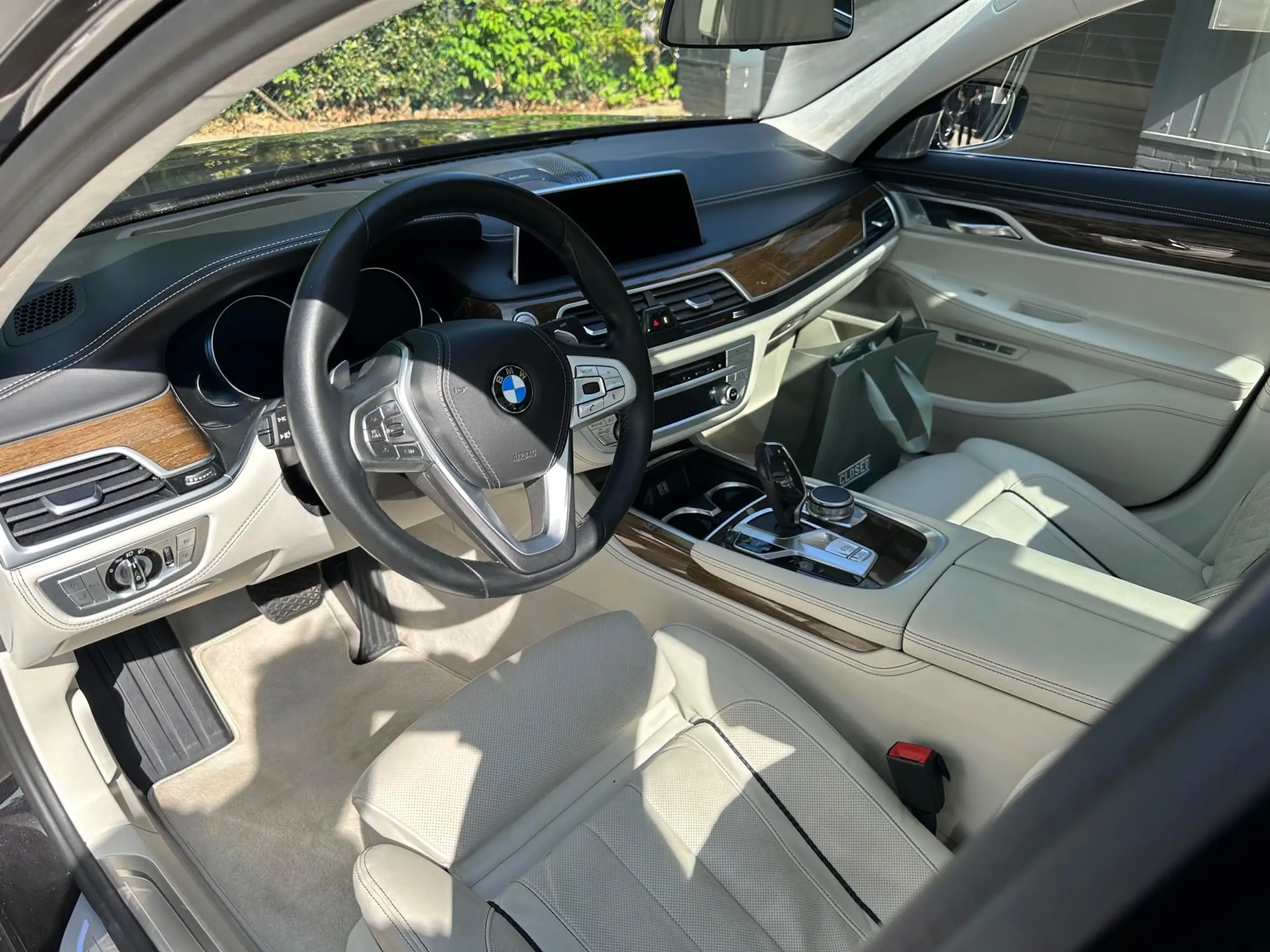 BMW - 750