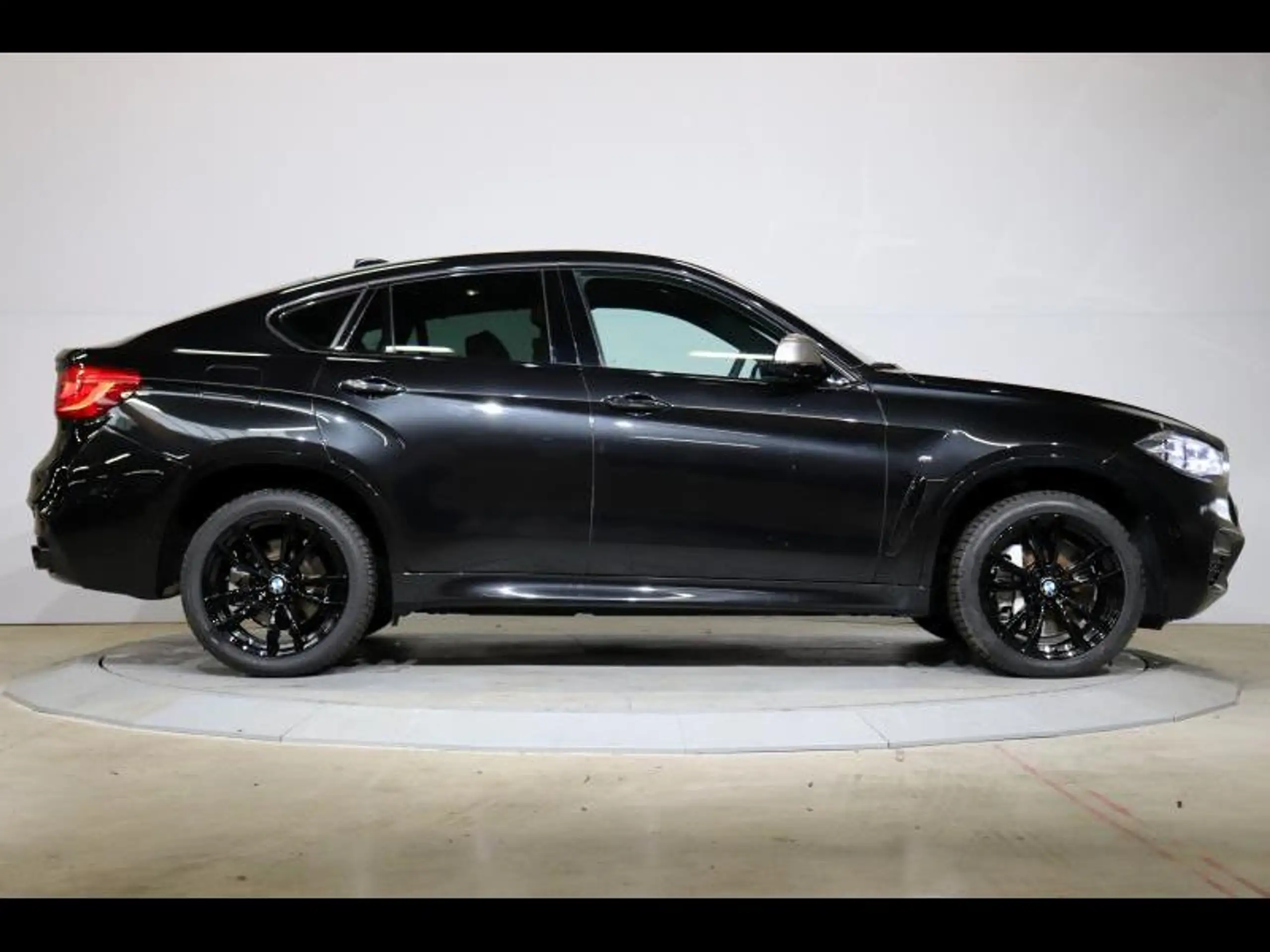 BMW - X6