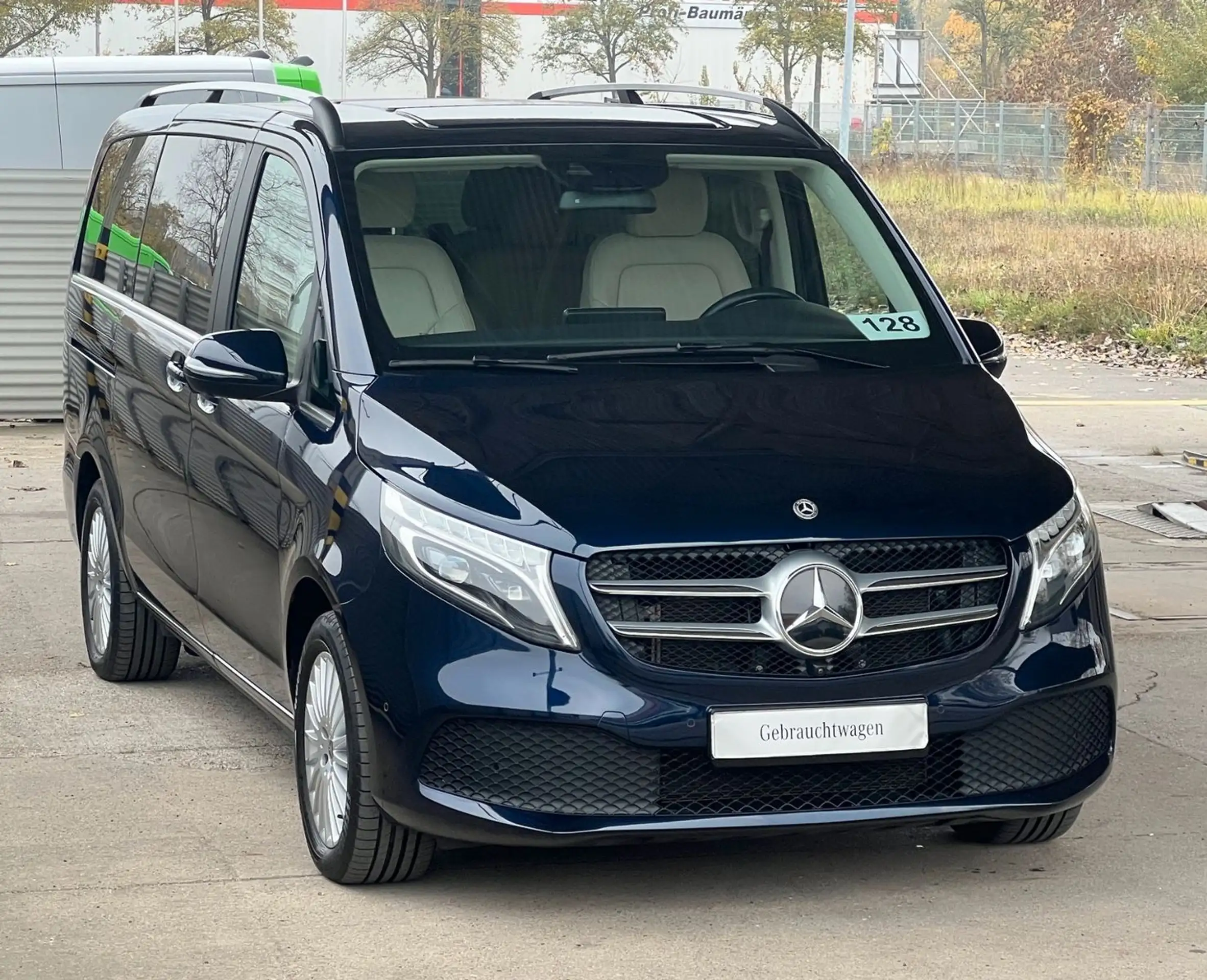 Mercedes-Benz - V 220