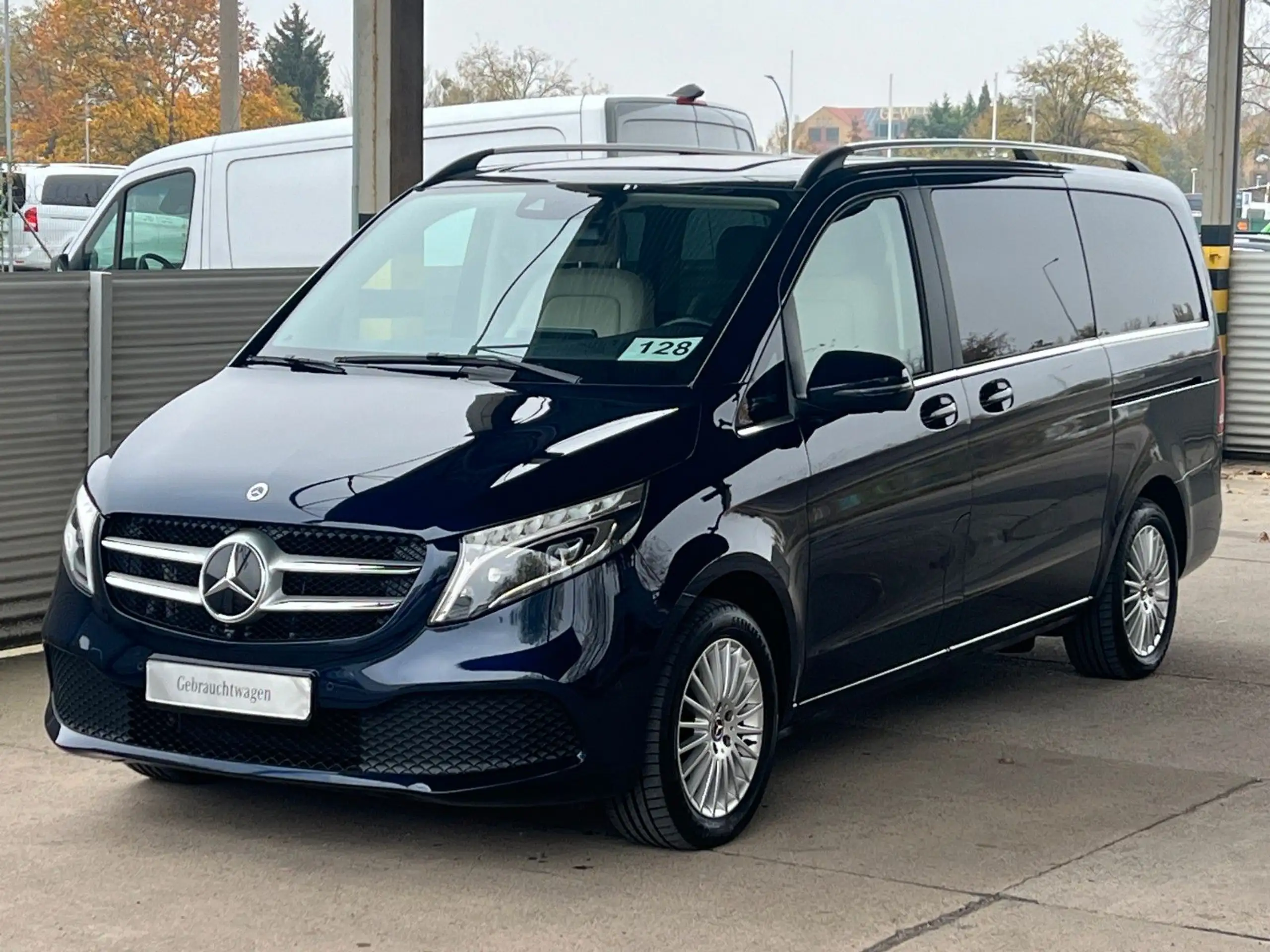 Mercedes-Benz - V 220