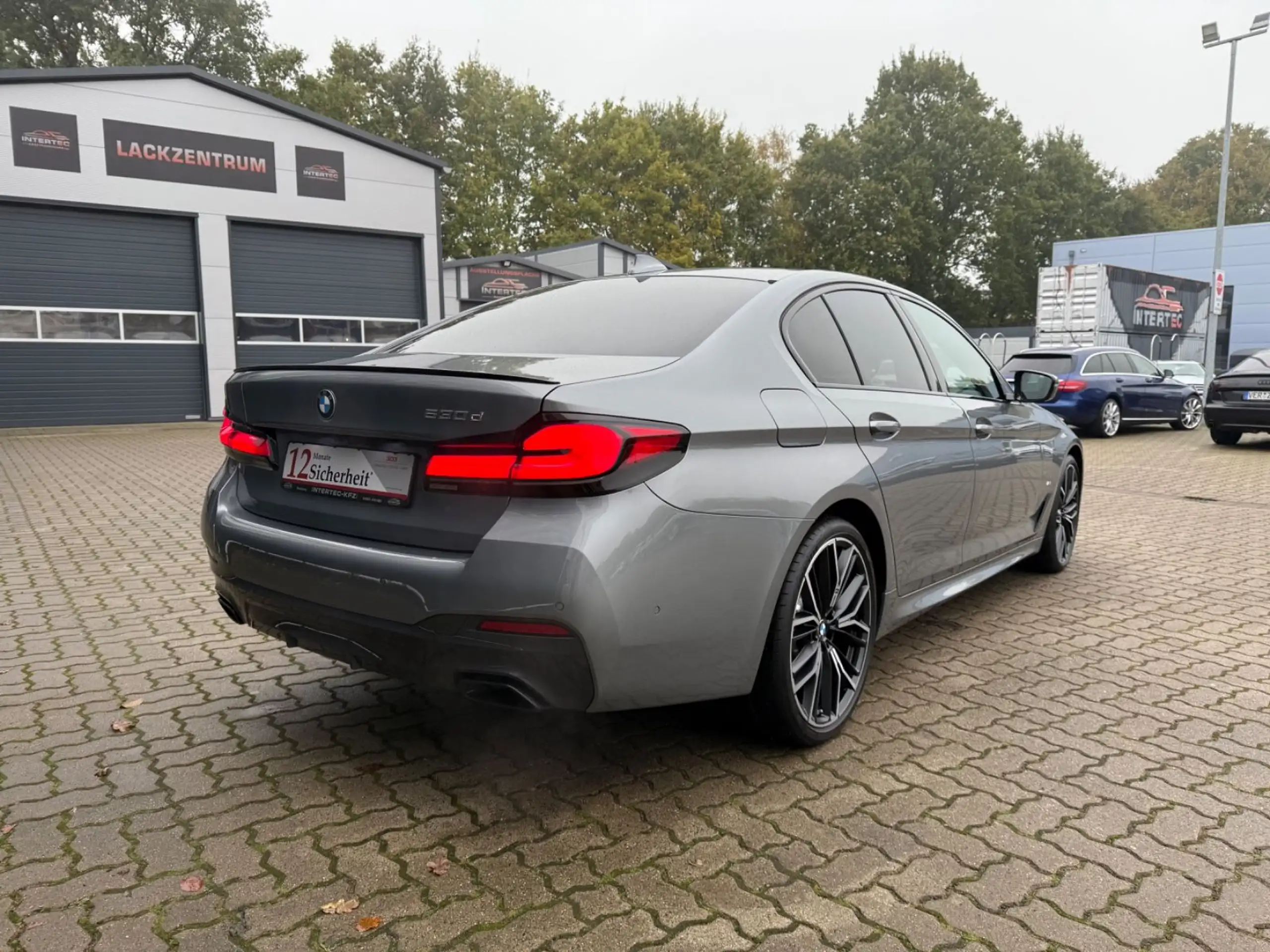 BMW - 530