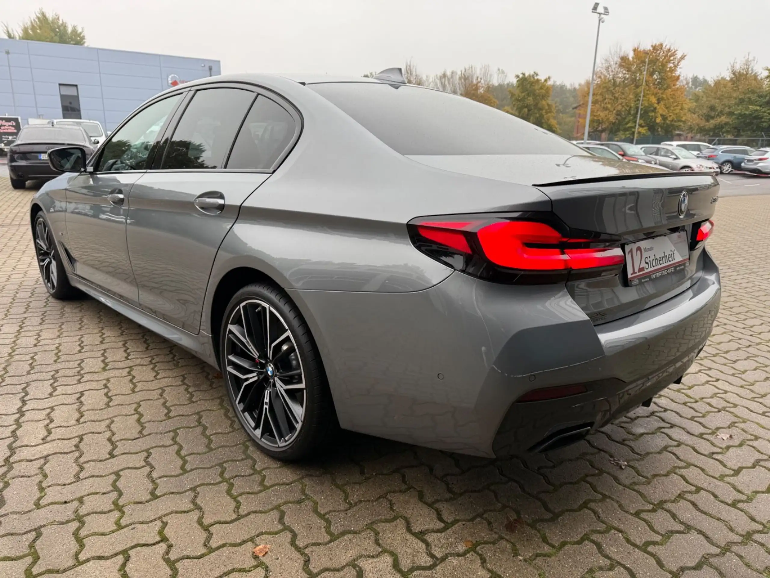 BMW - 530