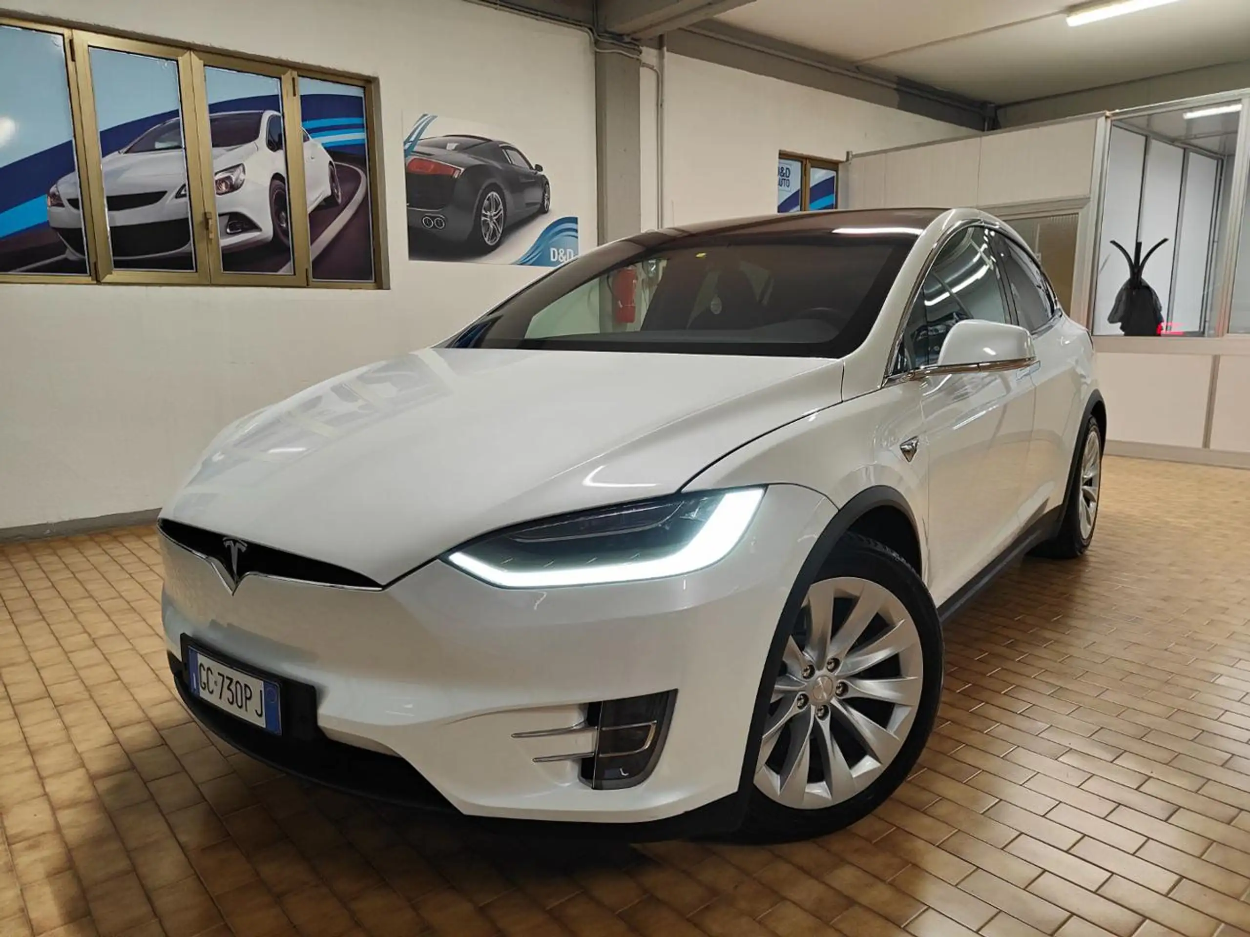 Tesla - Model X