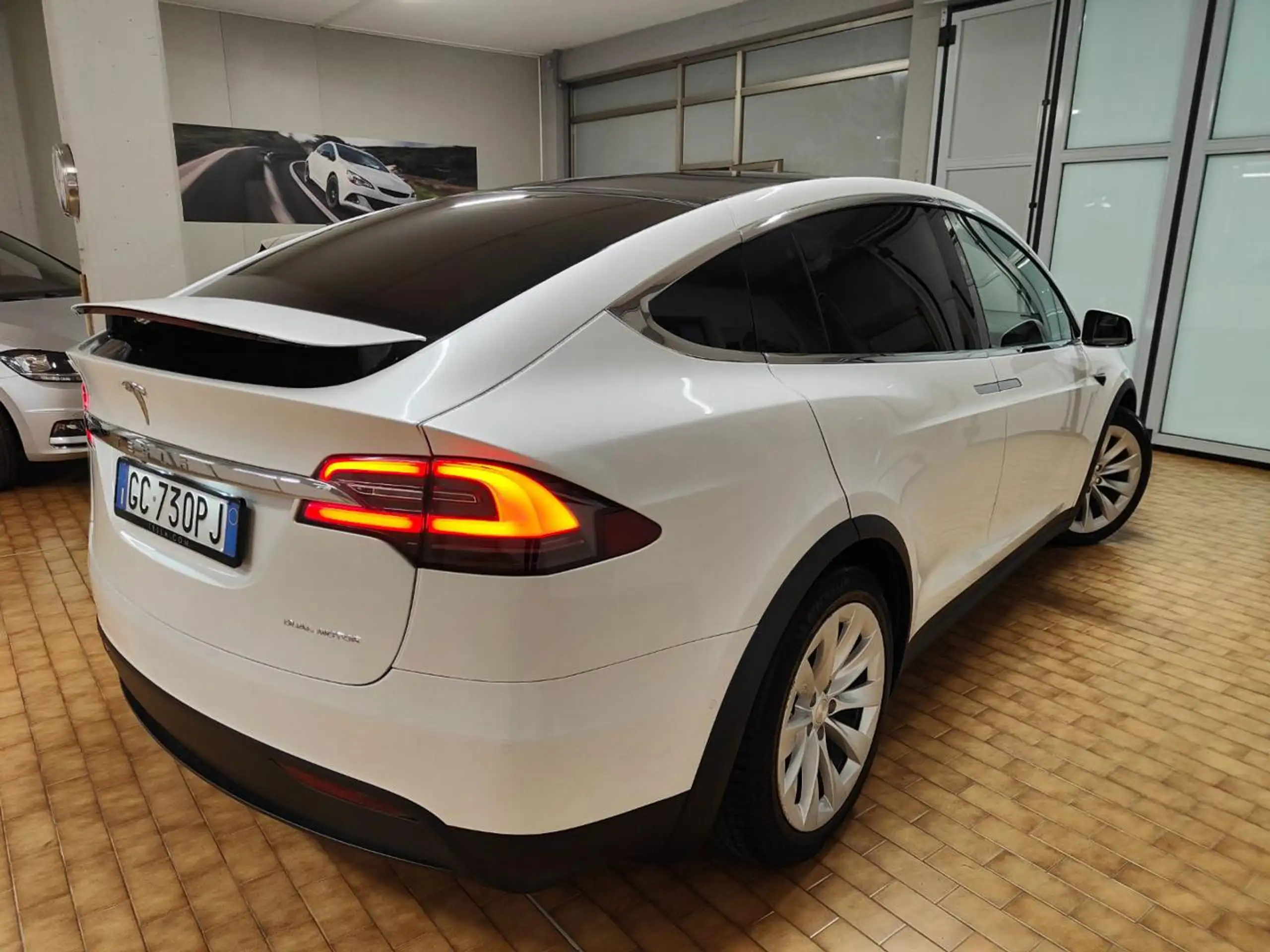 Tesla - Model X