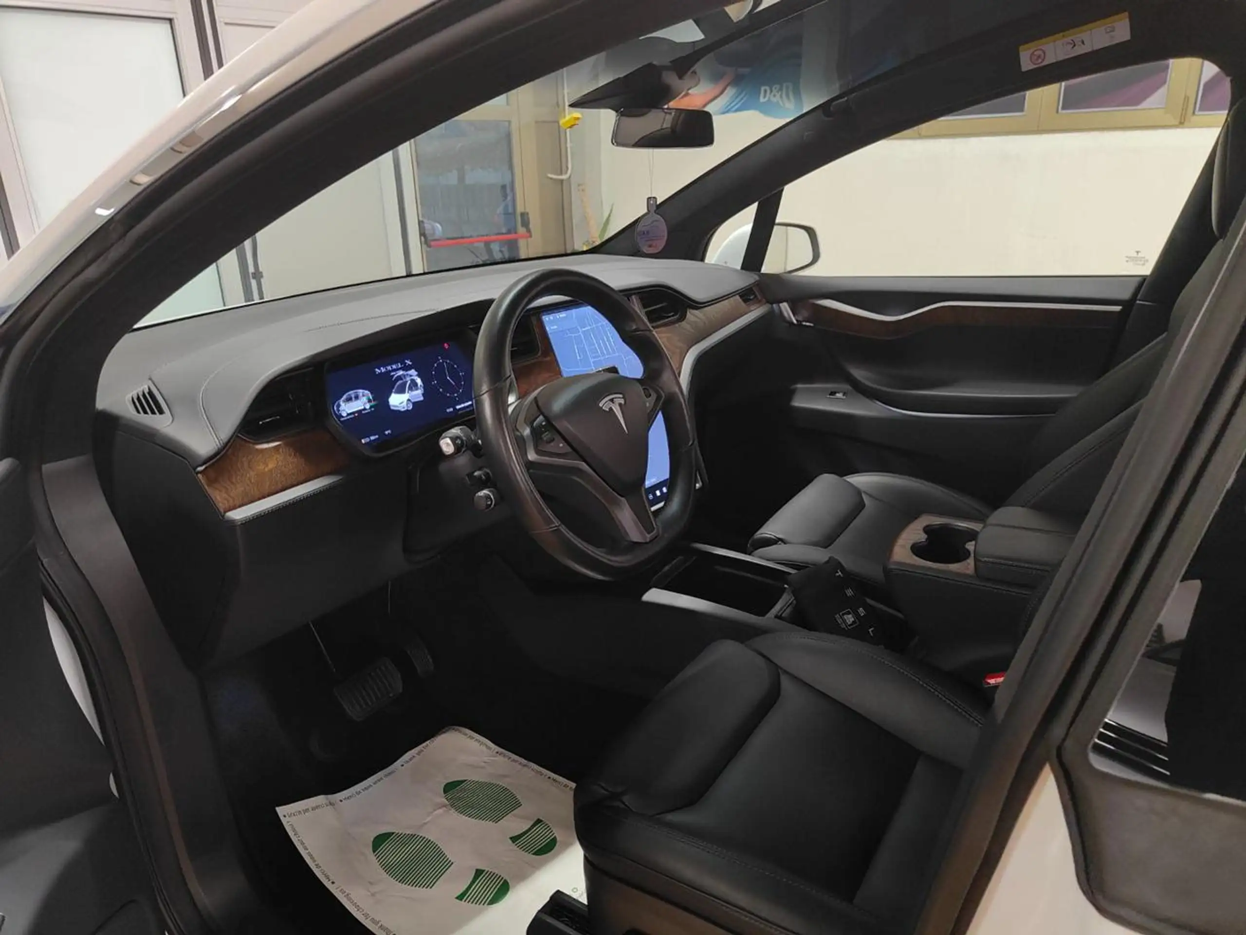 Tesla - Model X