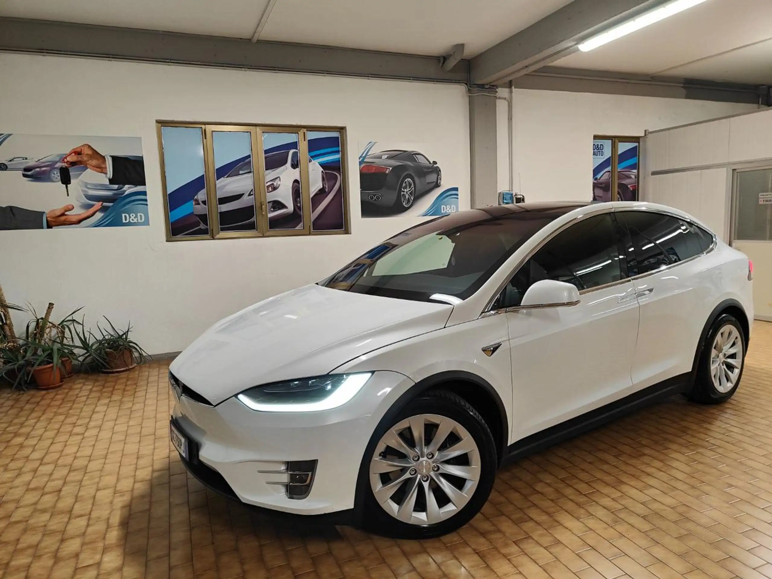 Tesla - Model X