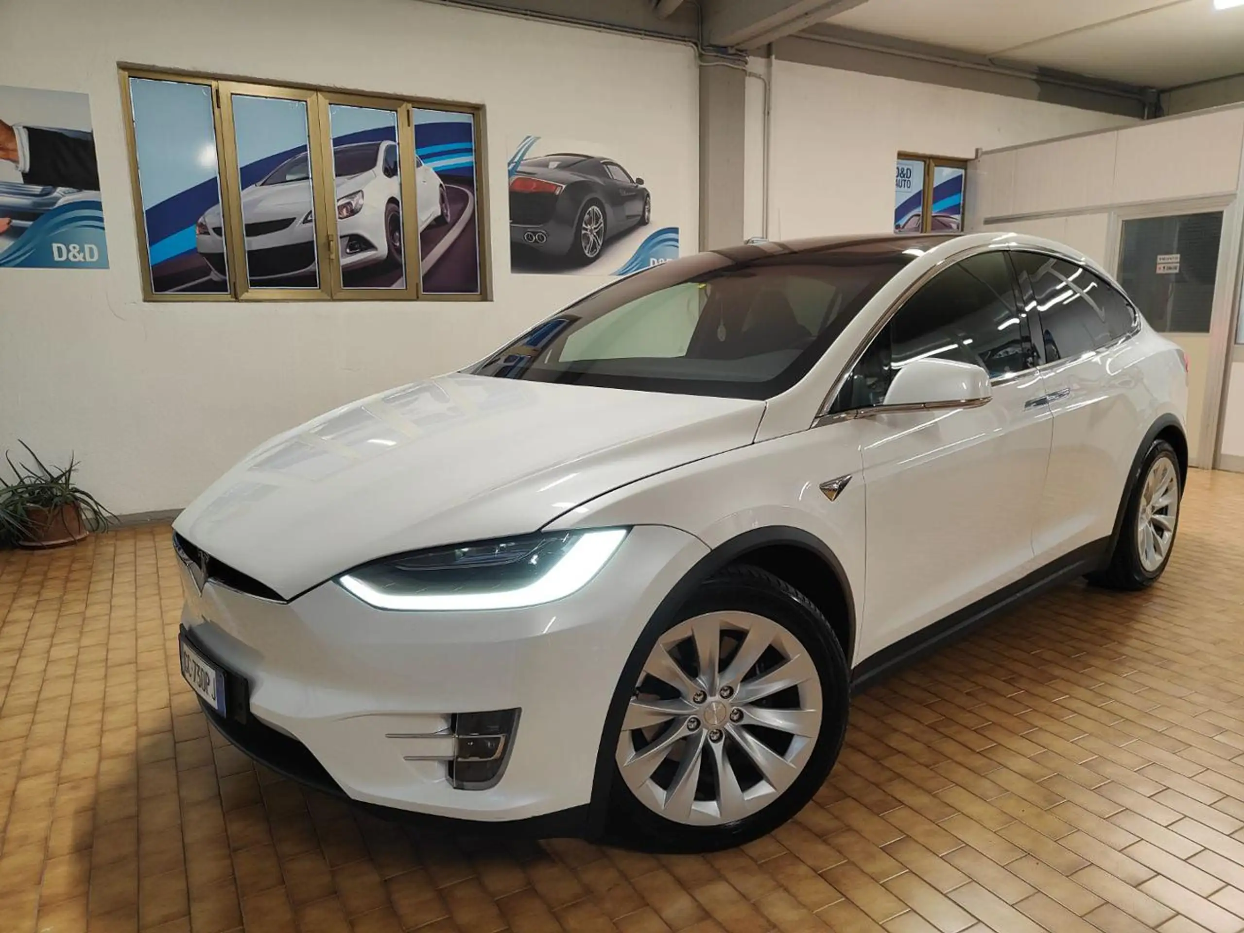 Tesla - Model X