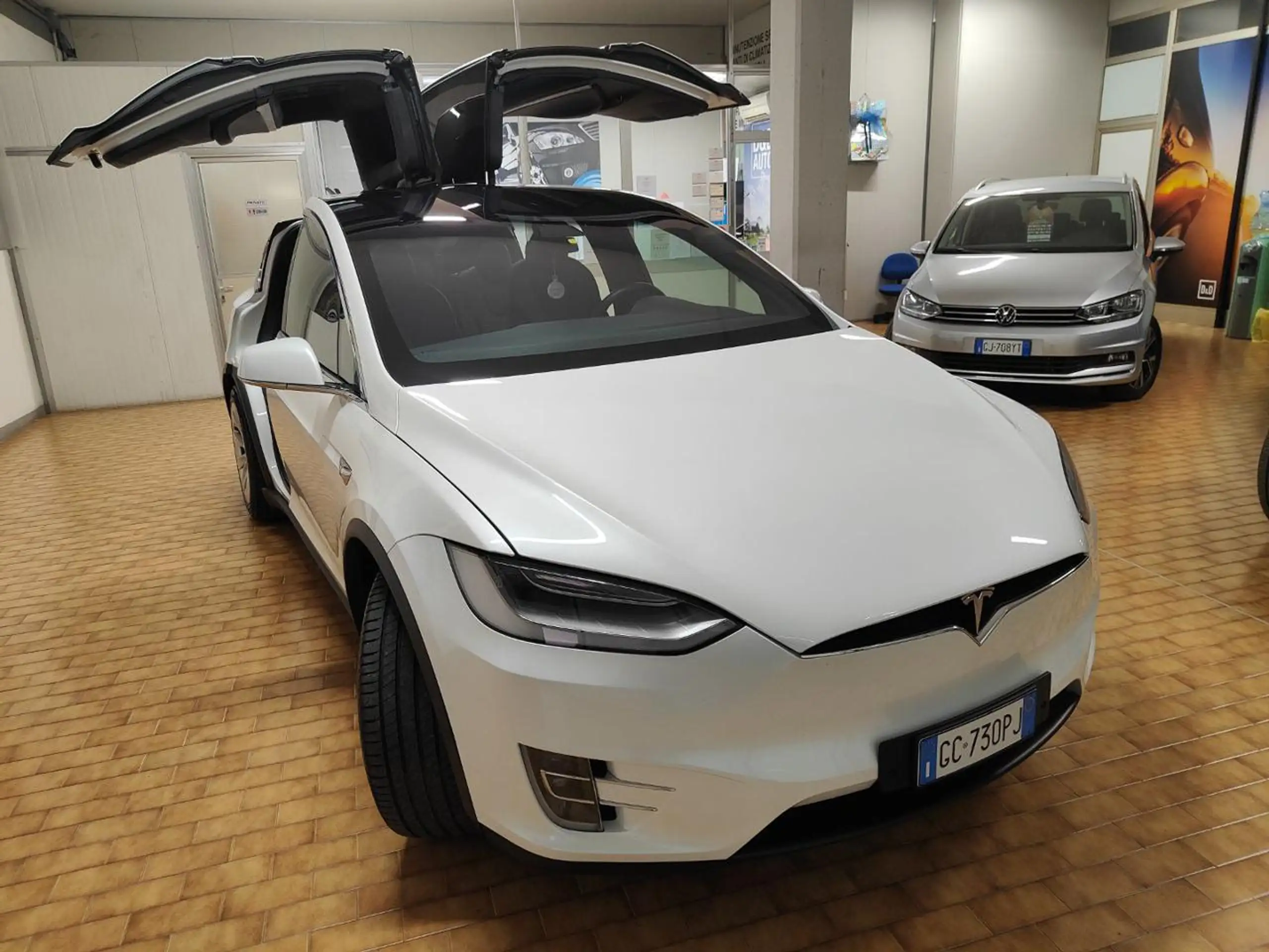 Tesla - Model X