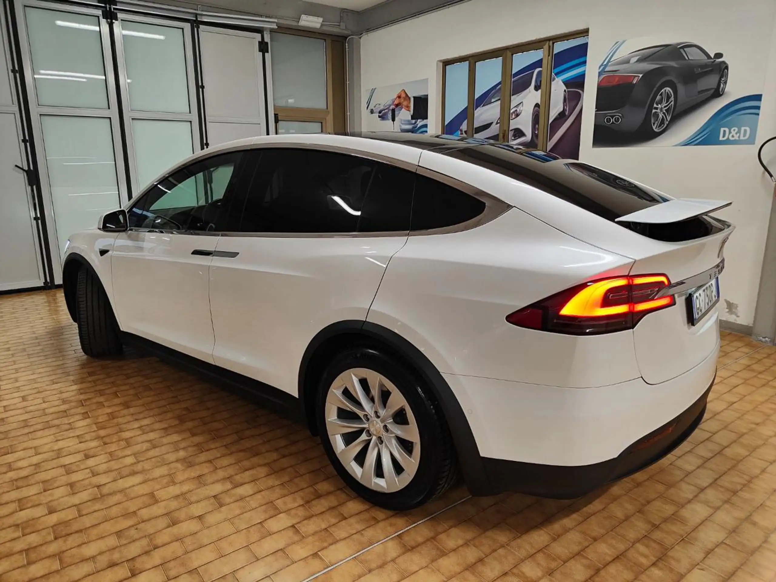 Tesla - Model X