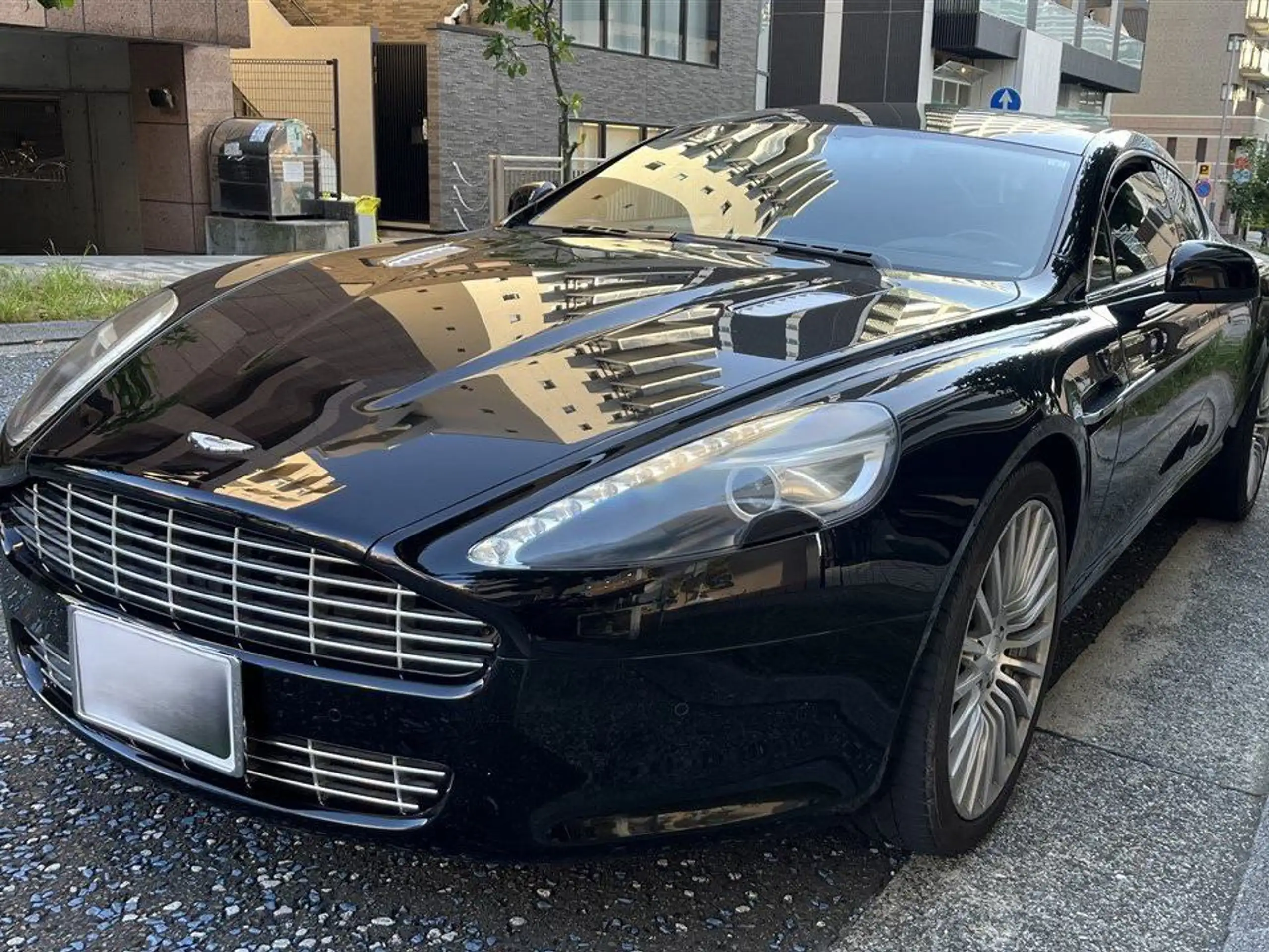 Aston Martin - Rapide