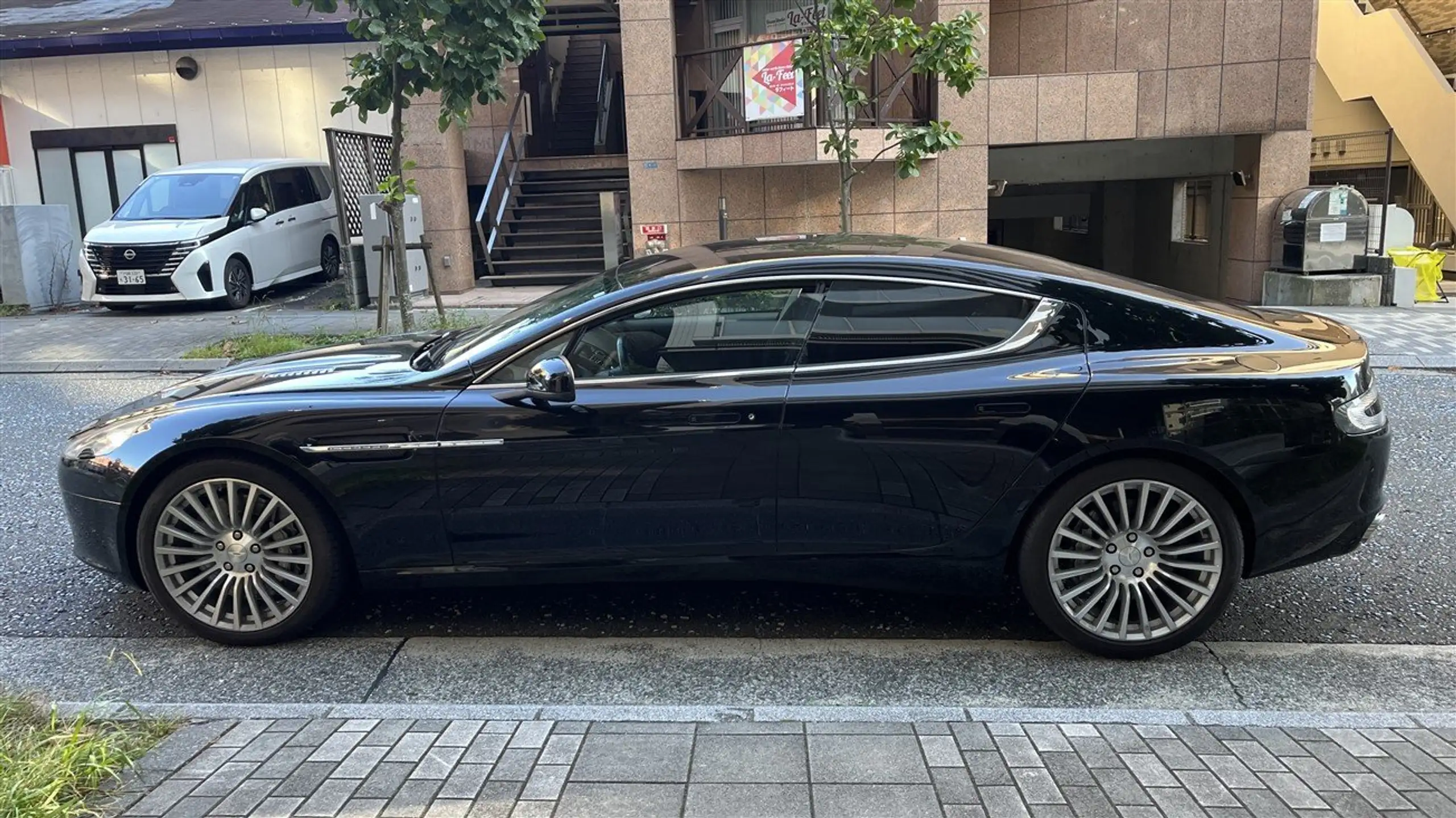 Aston Martin - Rapide