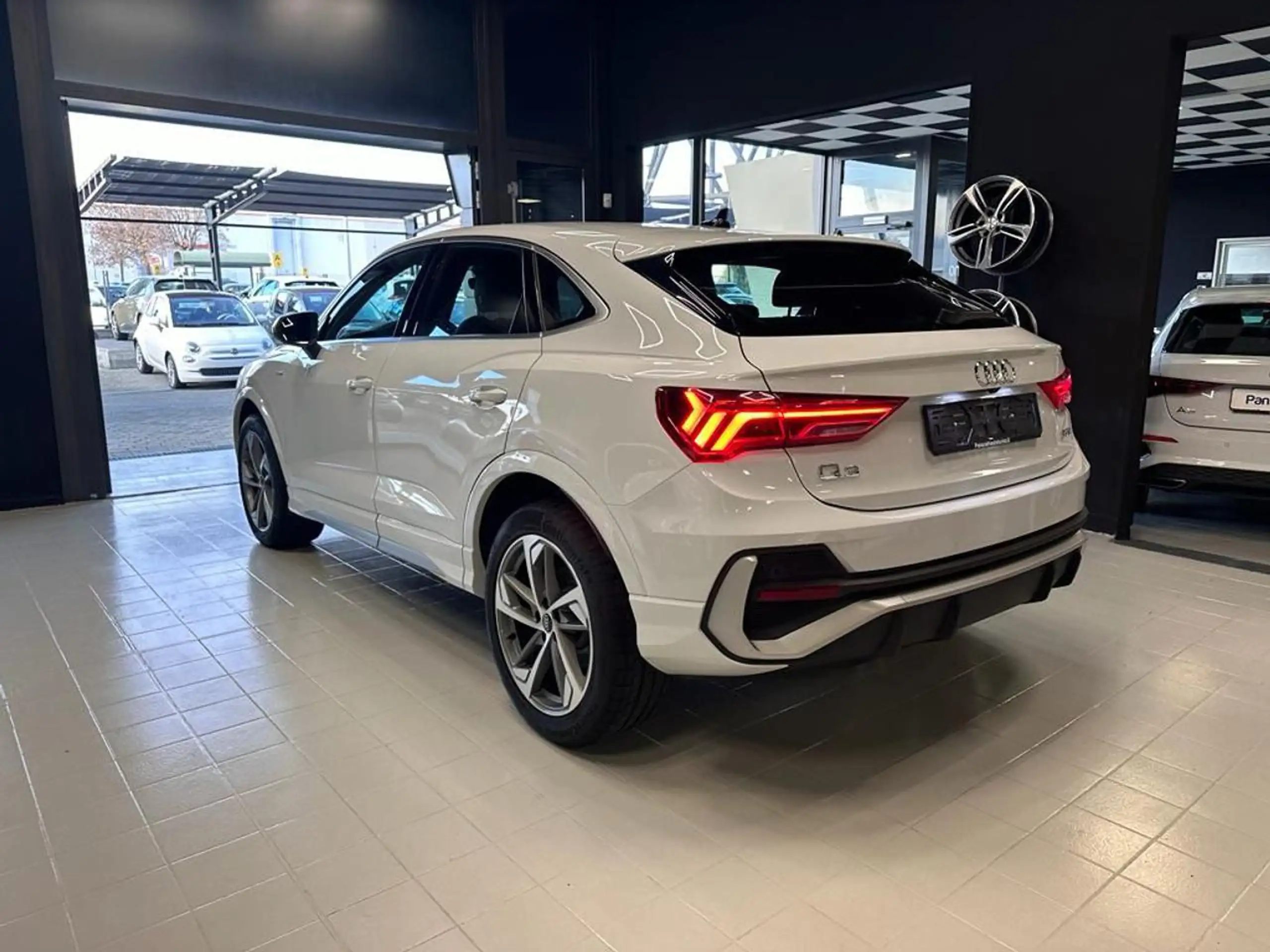 Audi - Q3