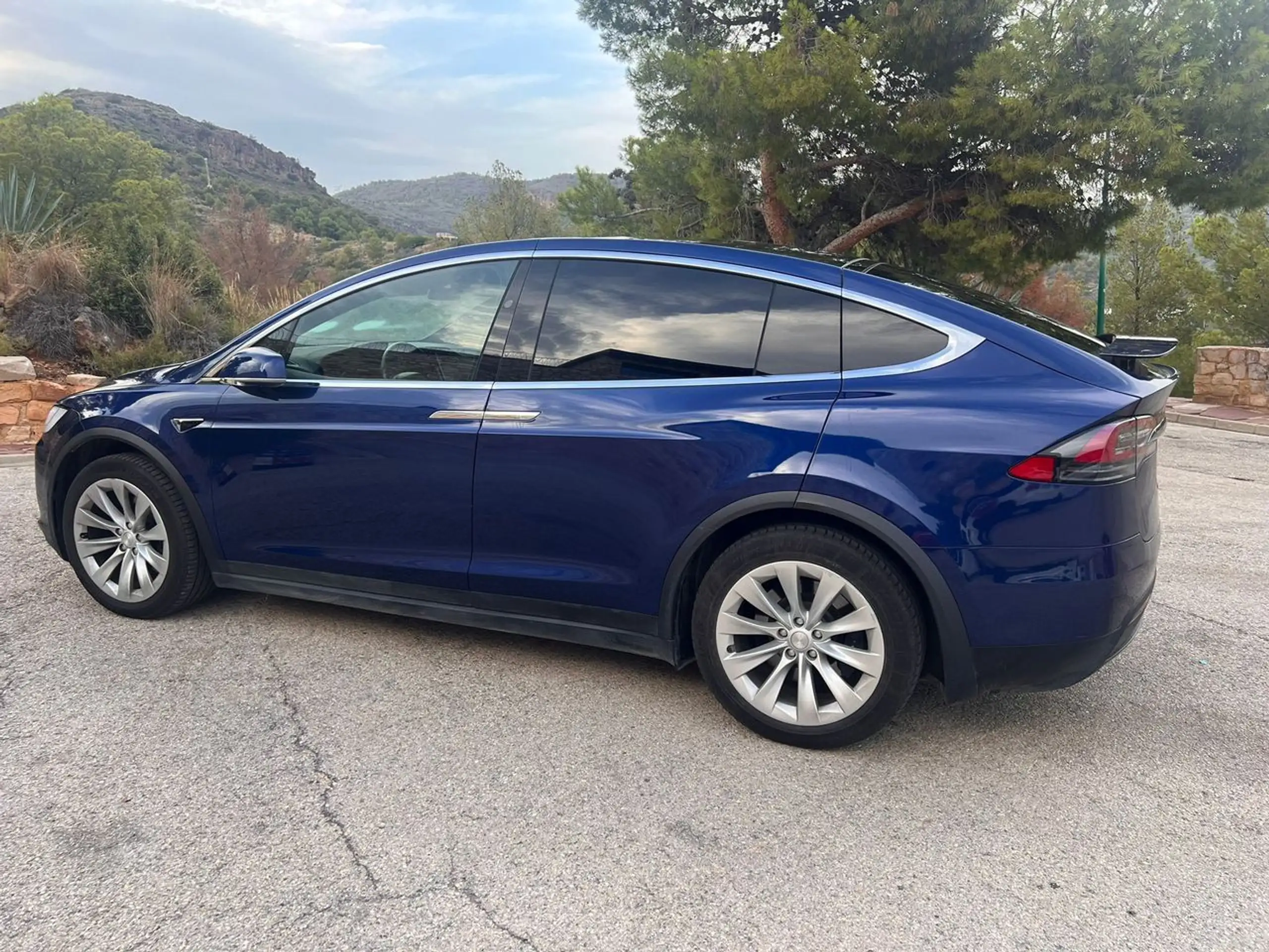 Tesla - Model X