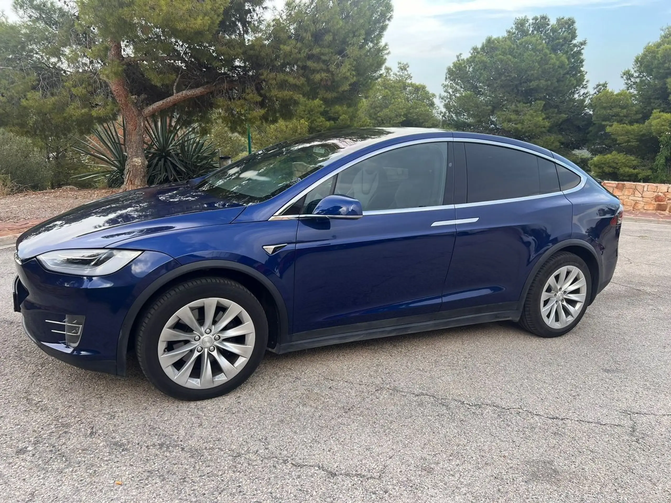 Tesla - Model X