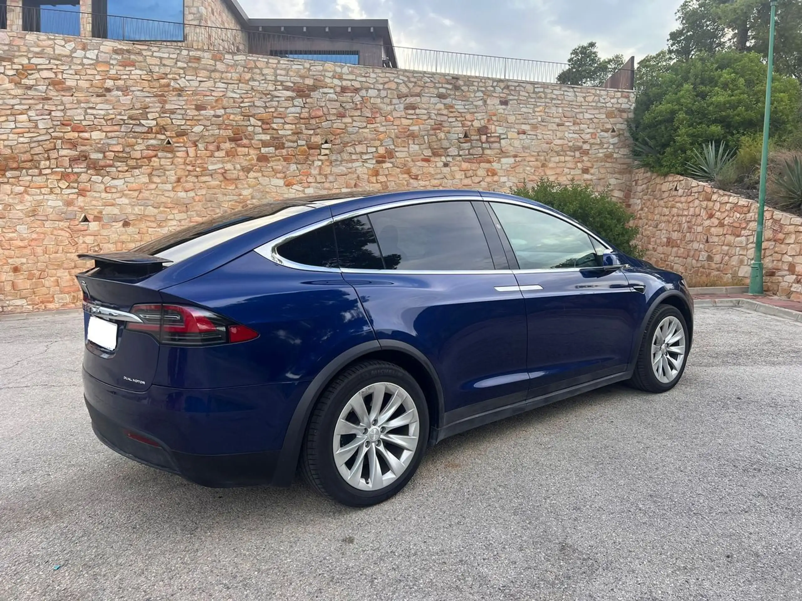 Tesla - Model X