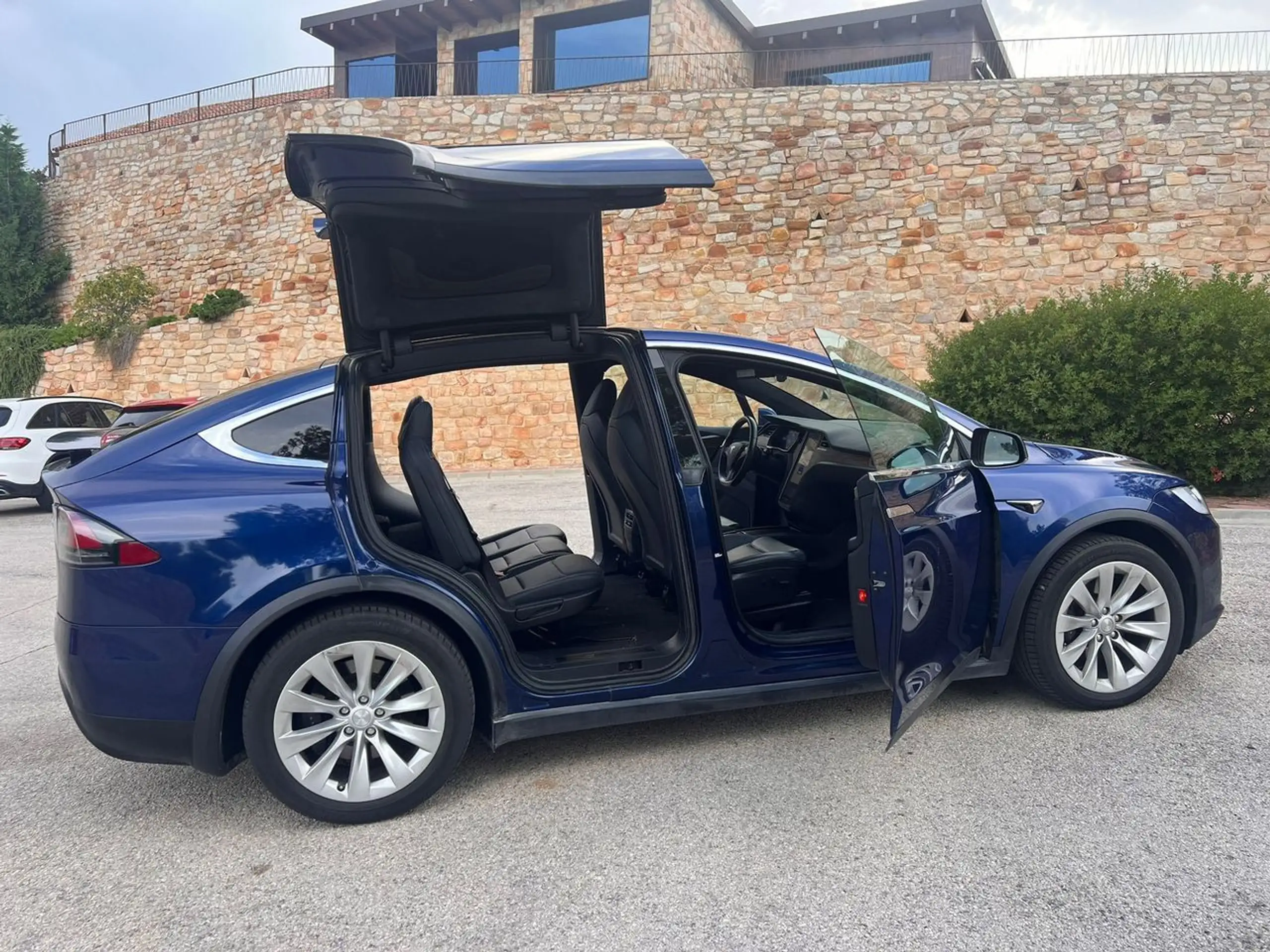 Tesla - Model X