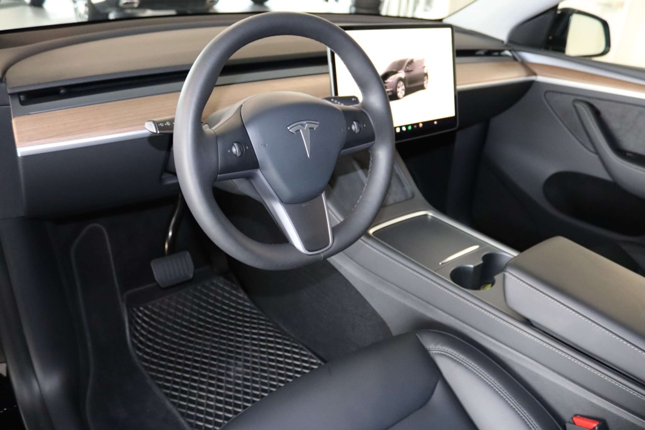 Tesla - Model Y