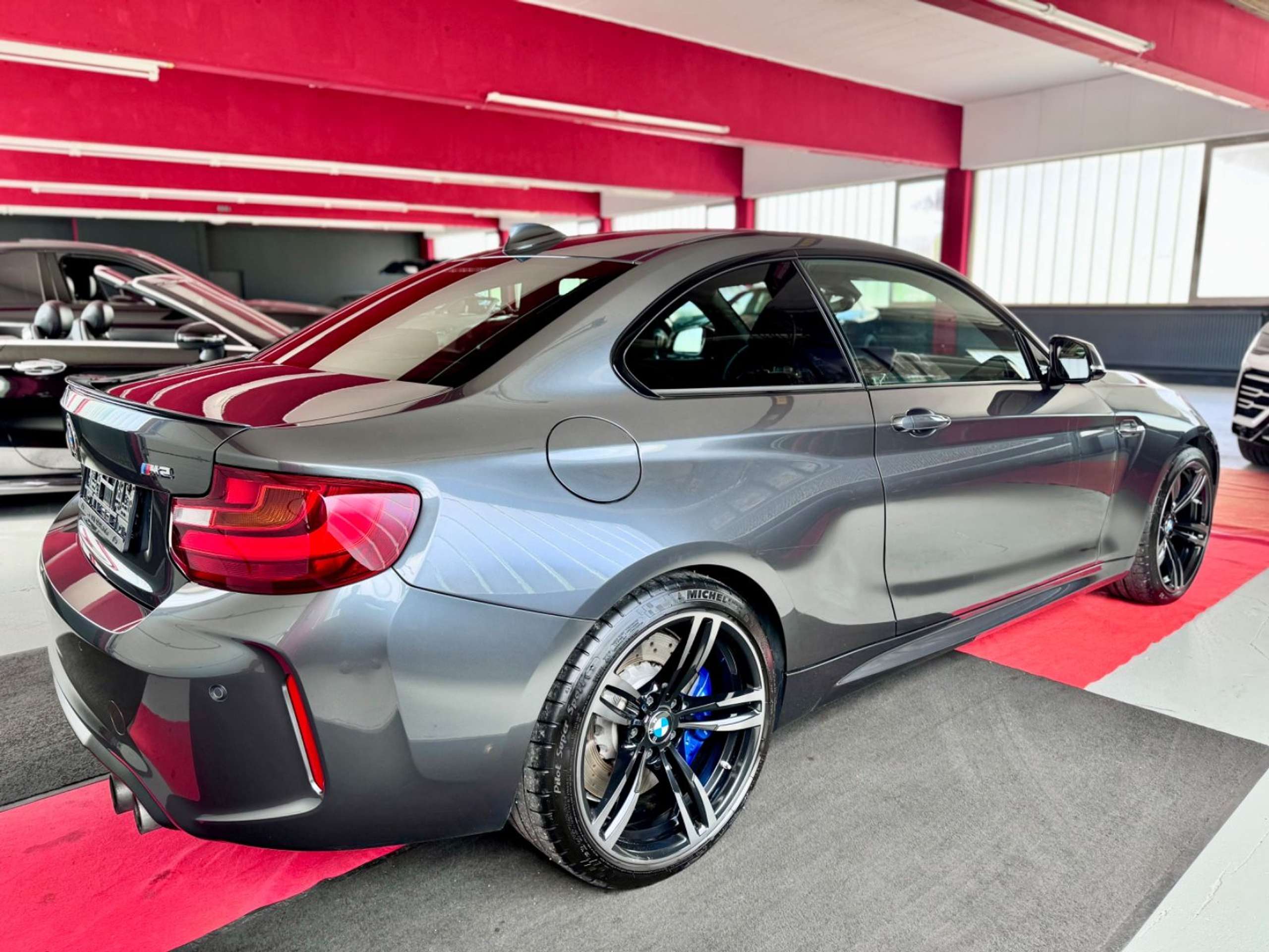 BMW - M2