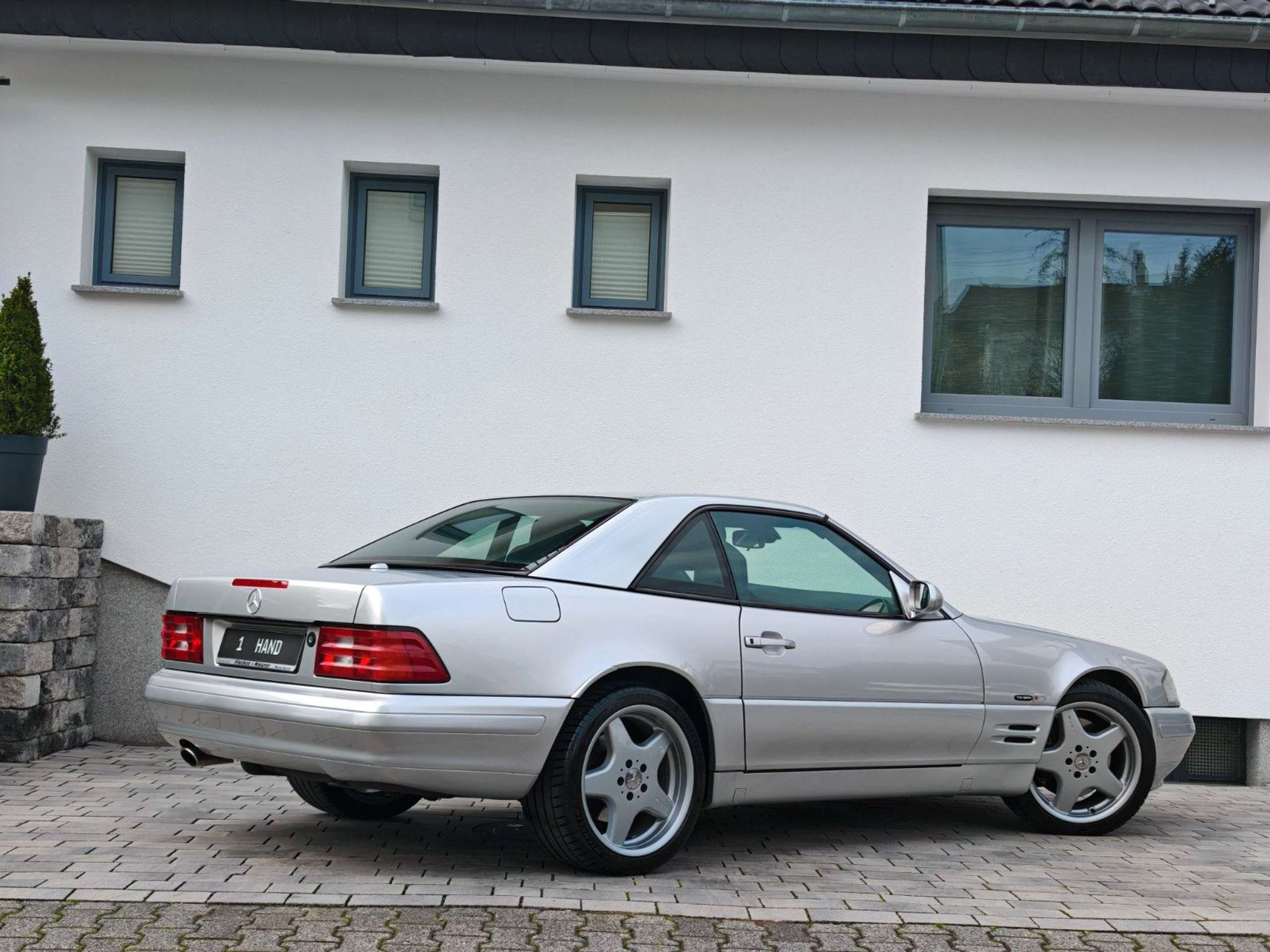 Mercedes-Benz - SL 320