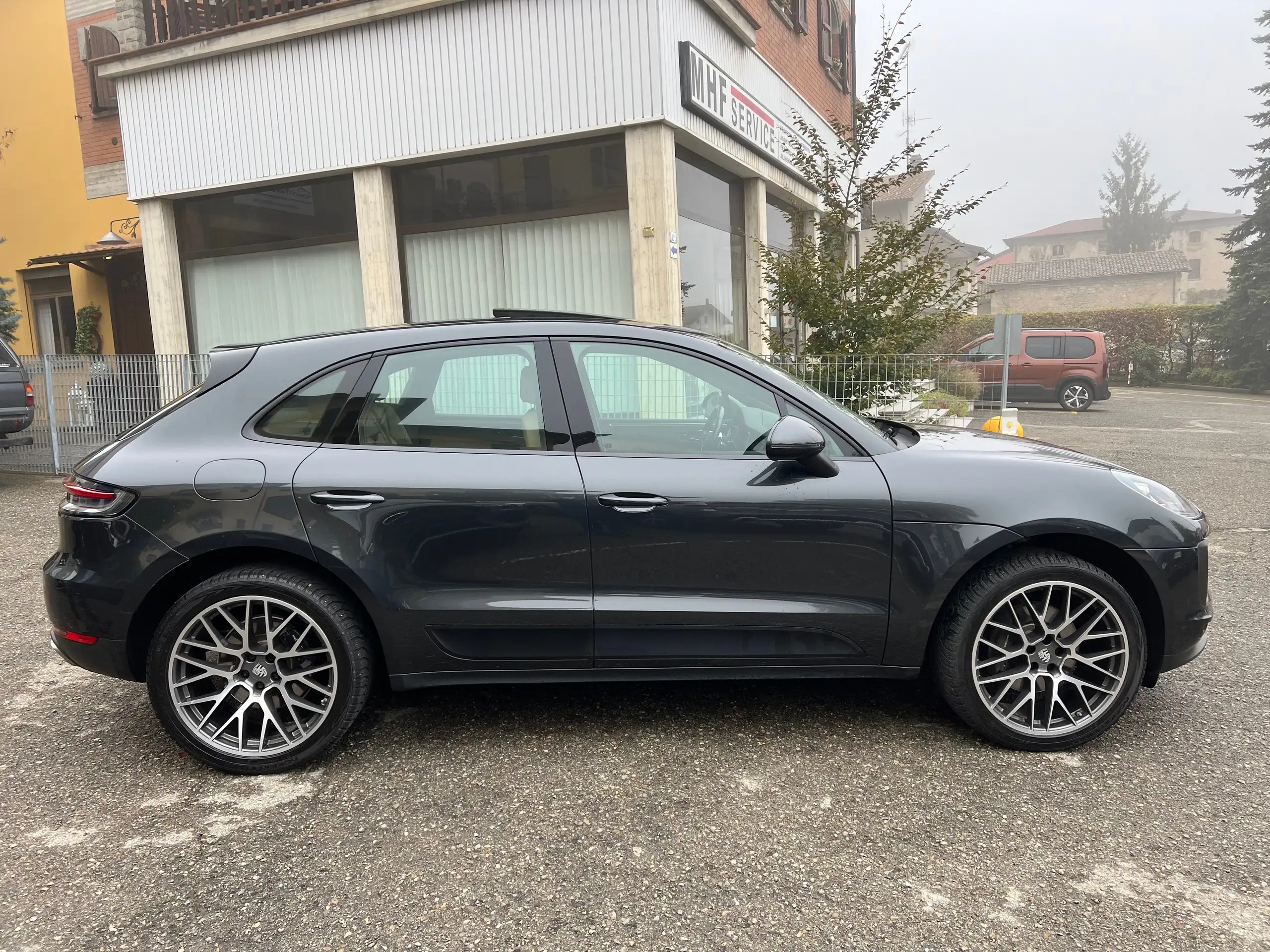 Porsche - Macan