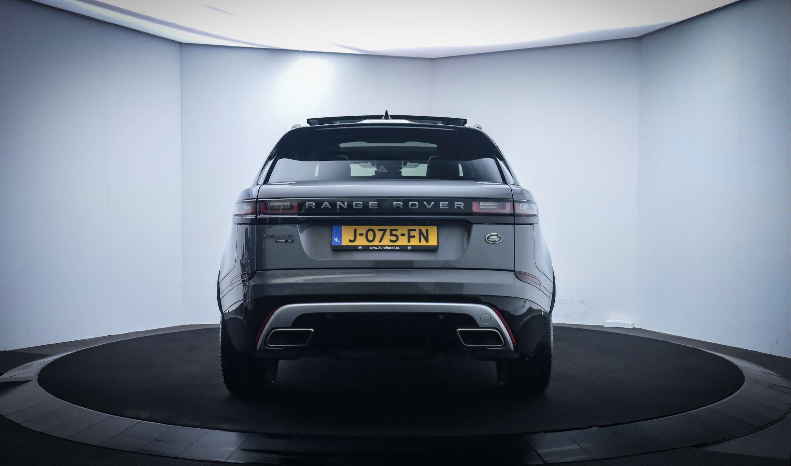 Land Rover - Range Rover Velar