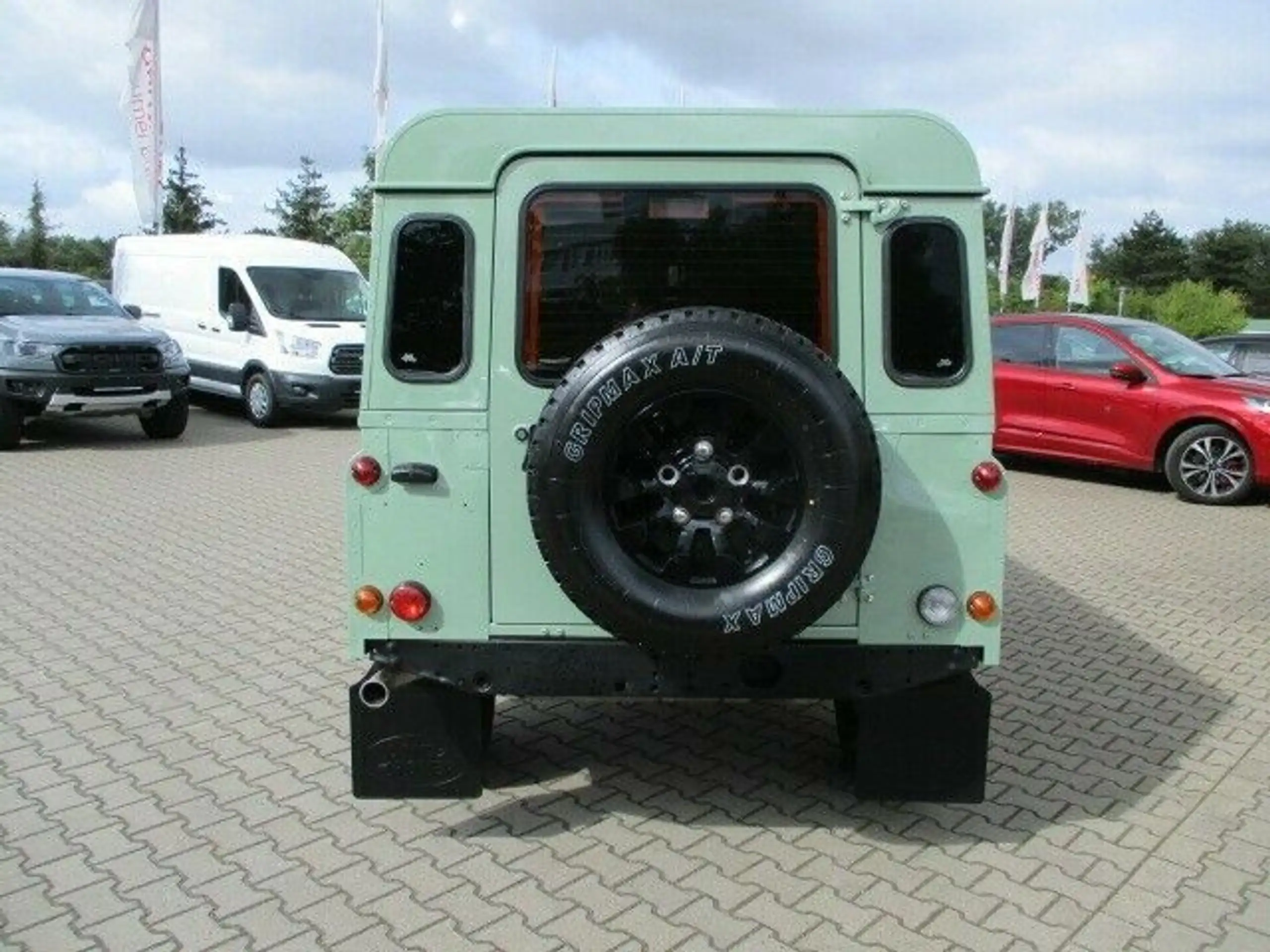 Land Rover - Defender