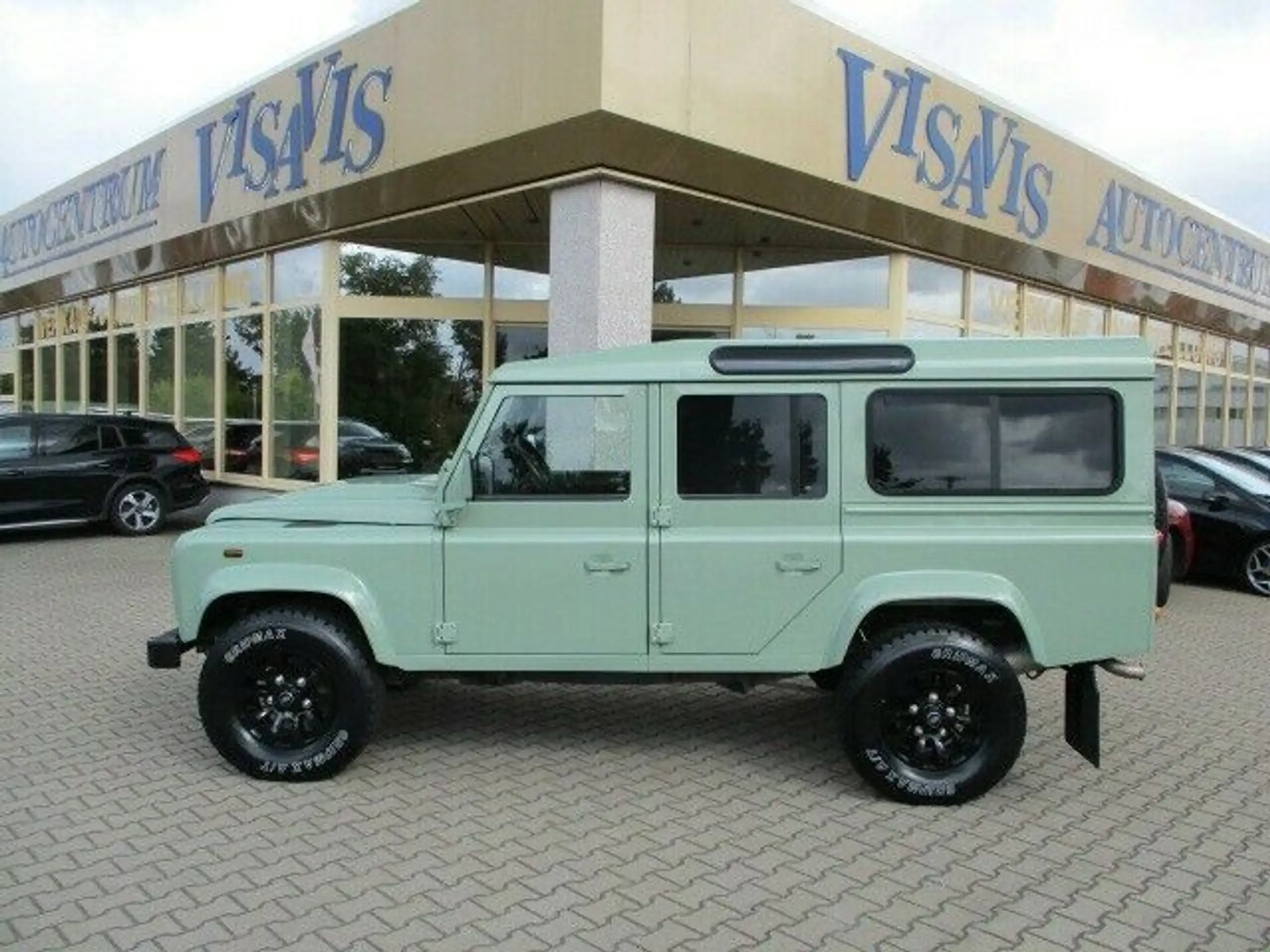 Land Rover - Defender