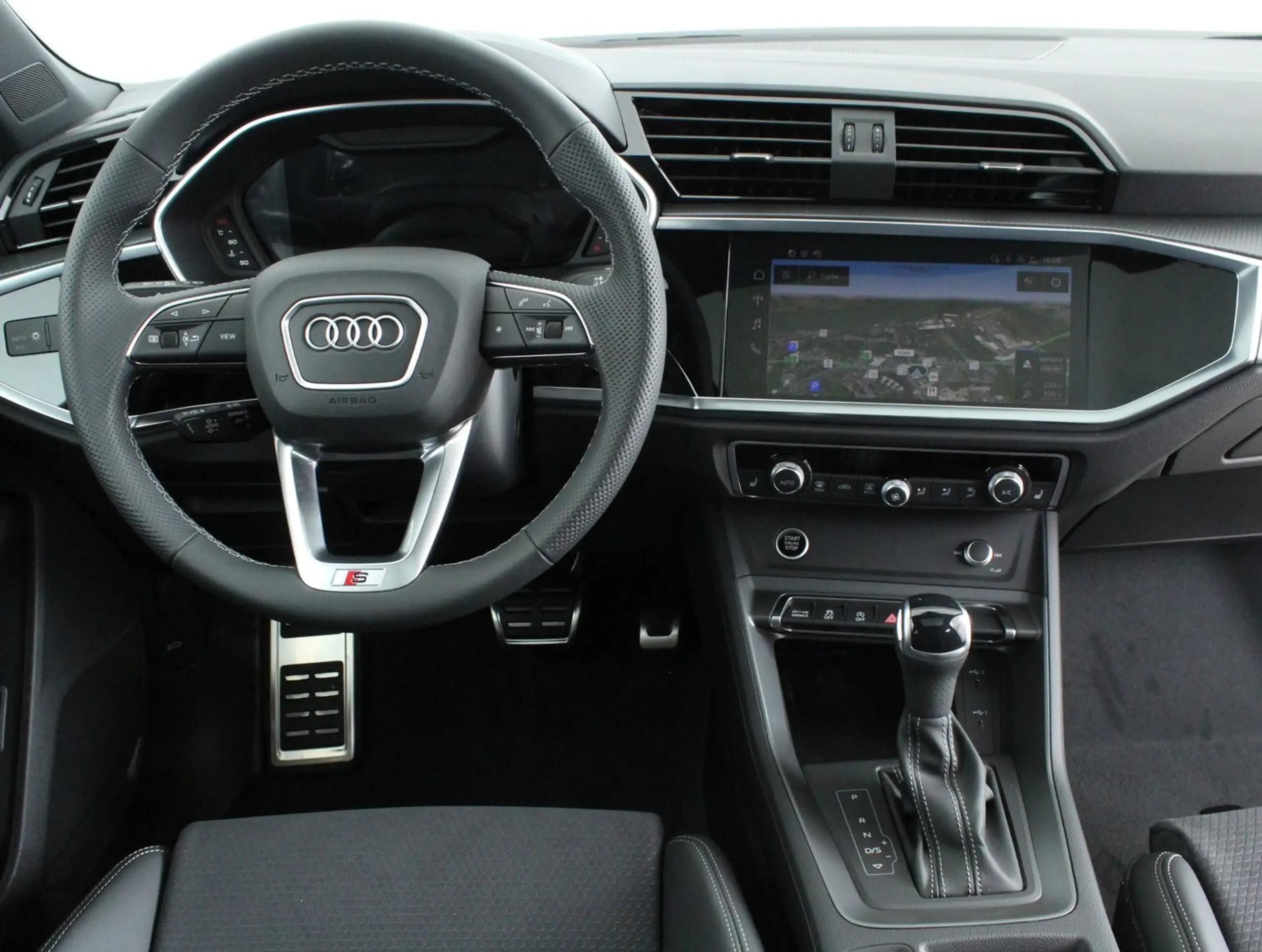 Audi - Q3