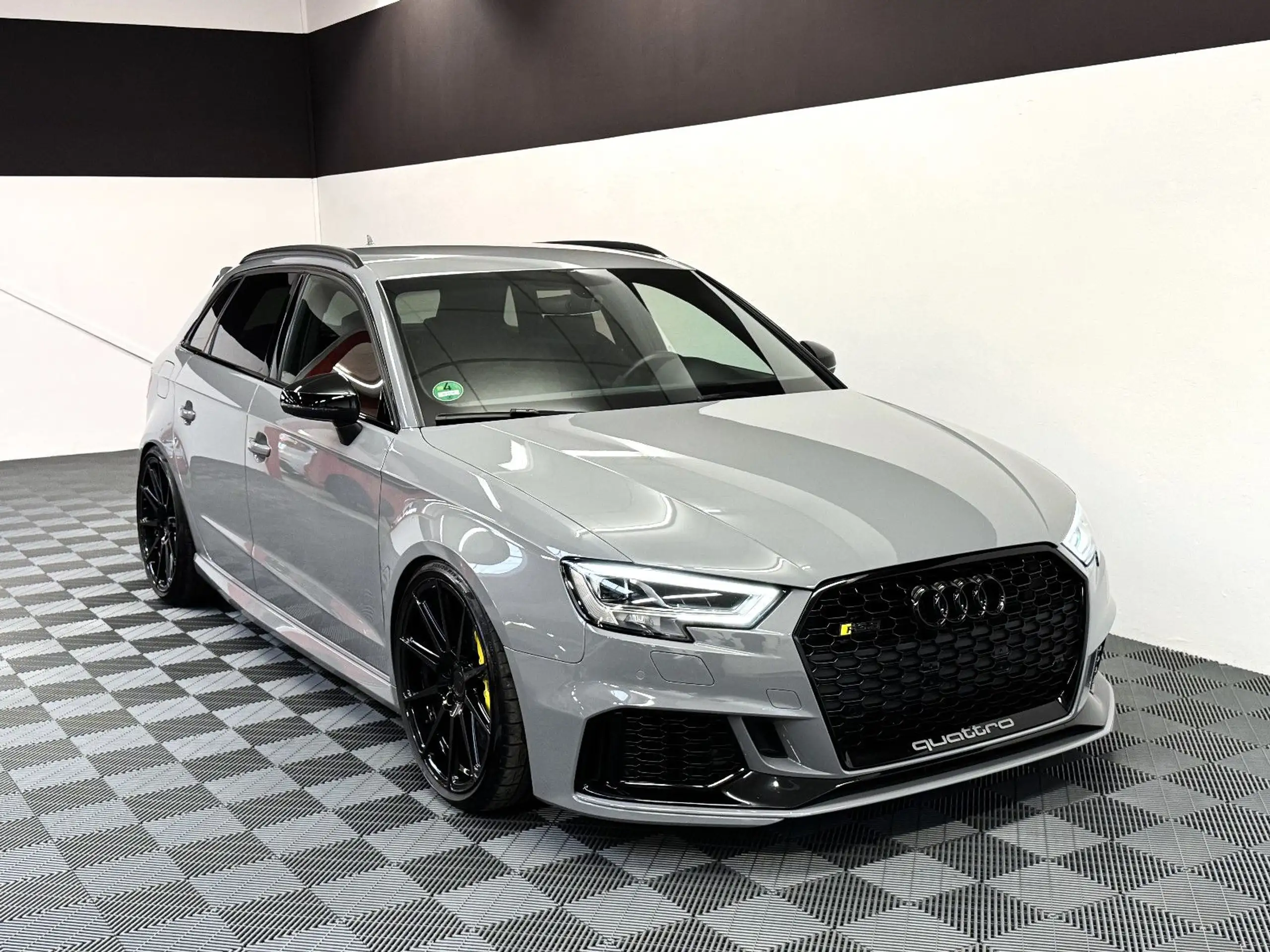 Audi - RS3